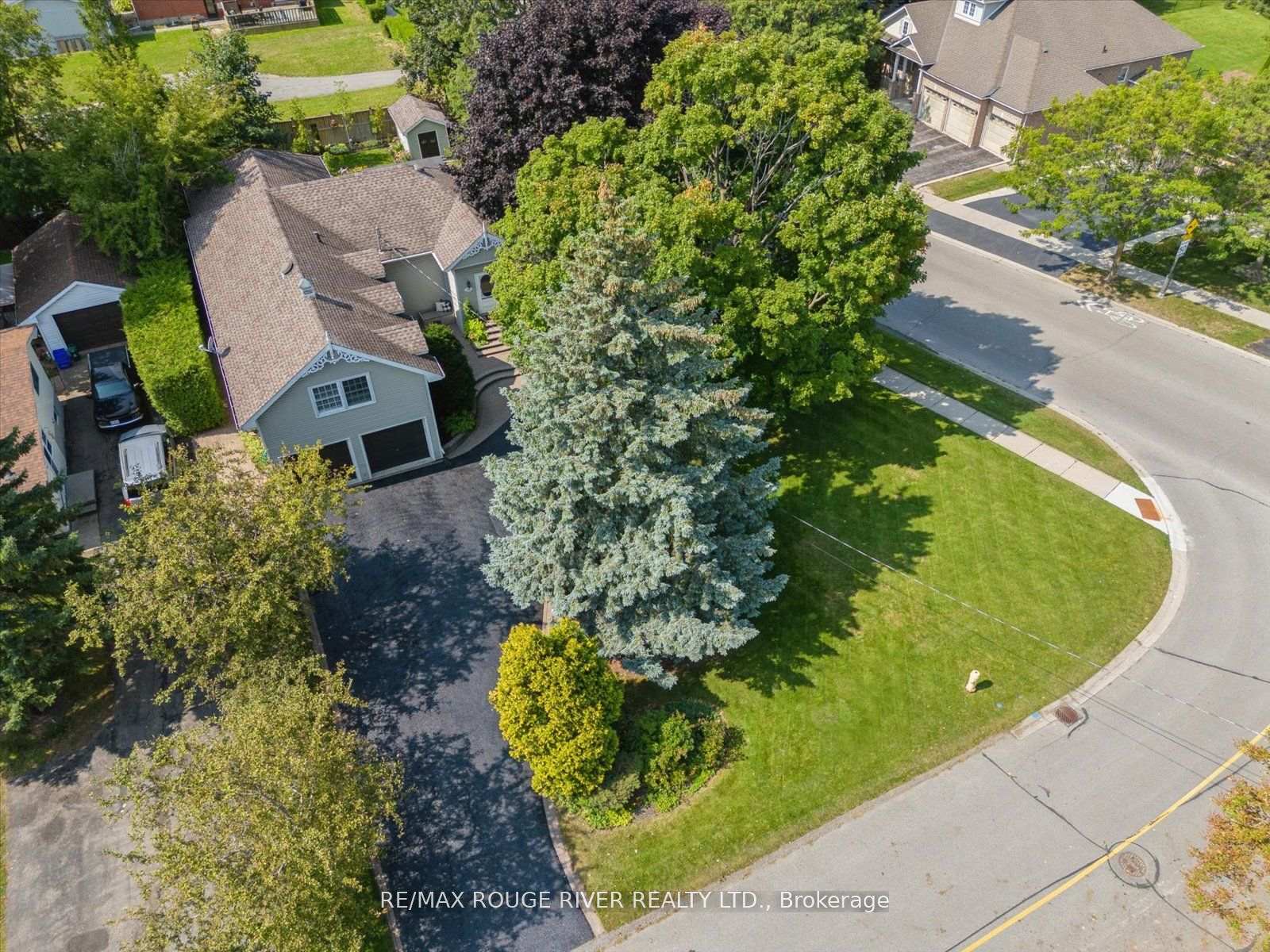 Photo 2 of 83 Cassels Road E, Whitby, Brooklin — HOMEH