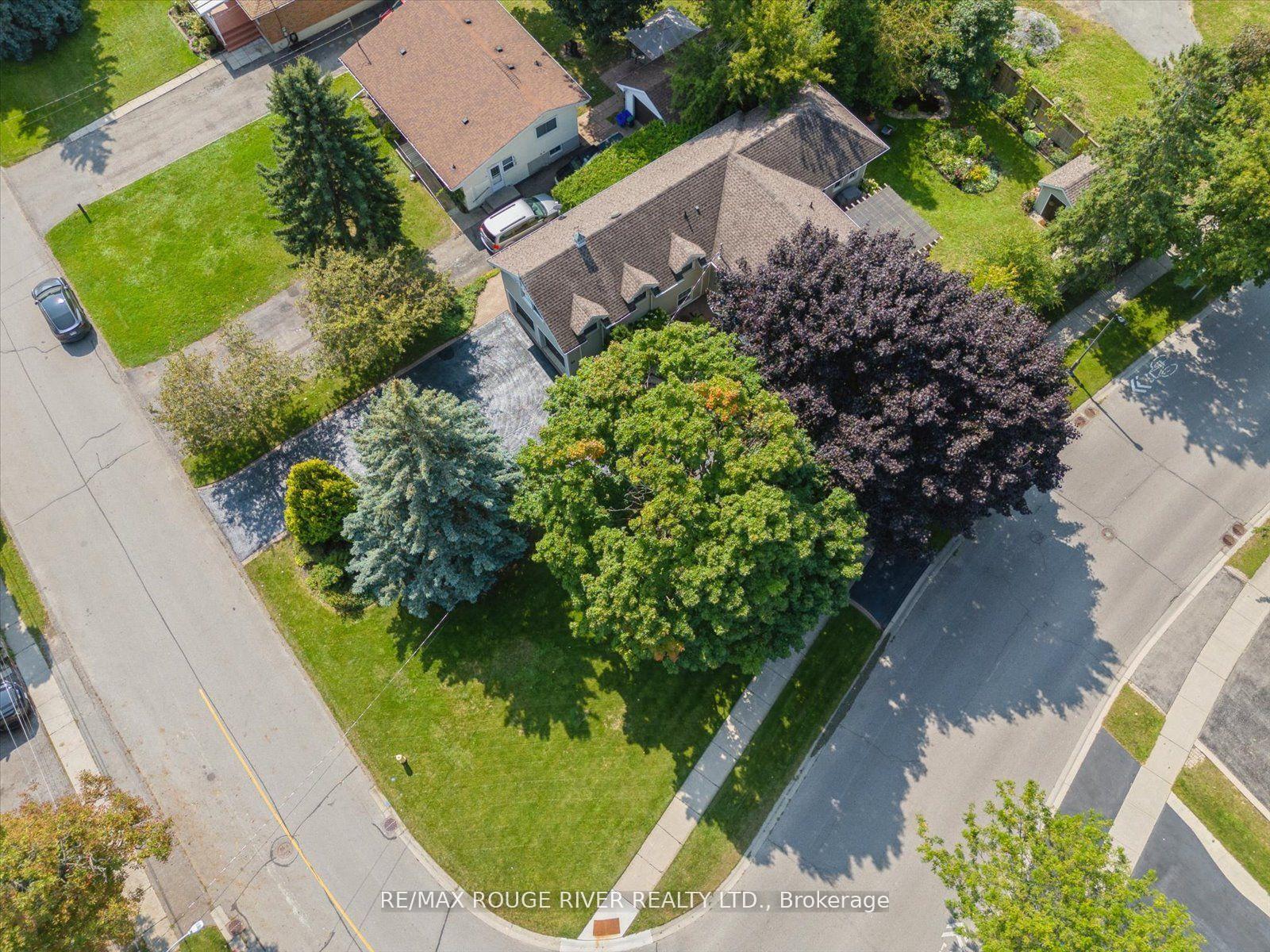 Photo 40 of 83 Cassels Road E, Whitby, Brooklin — HOMEH