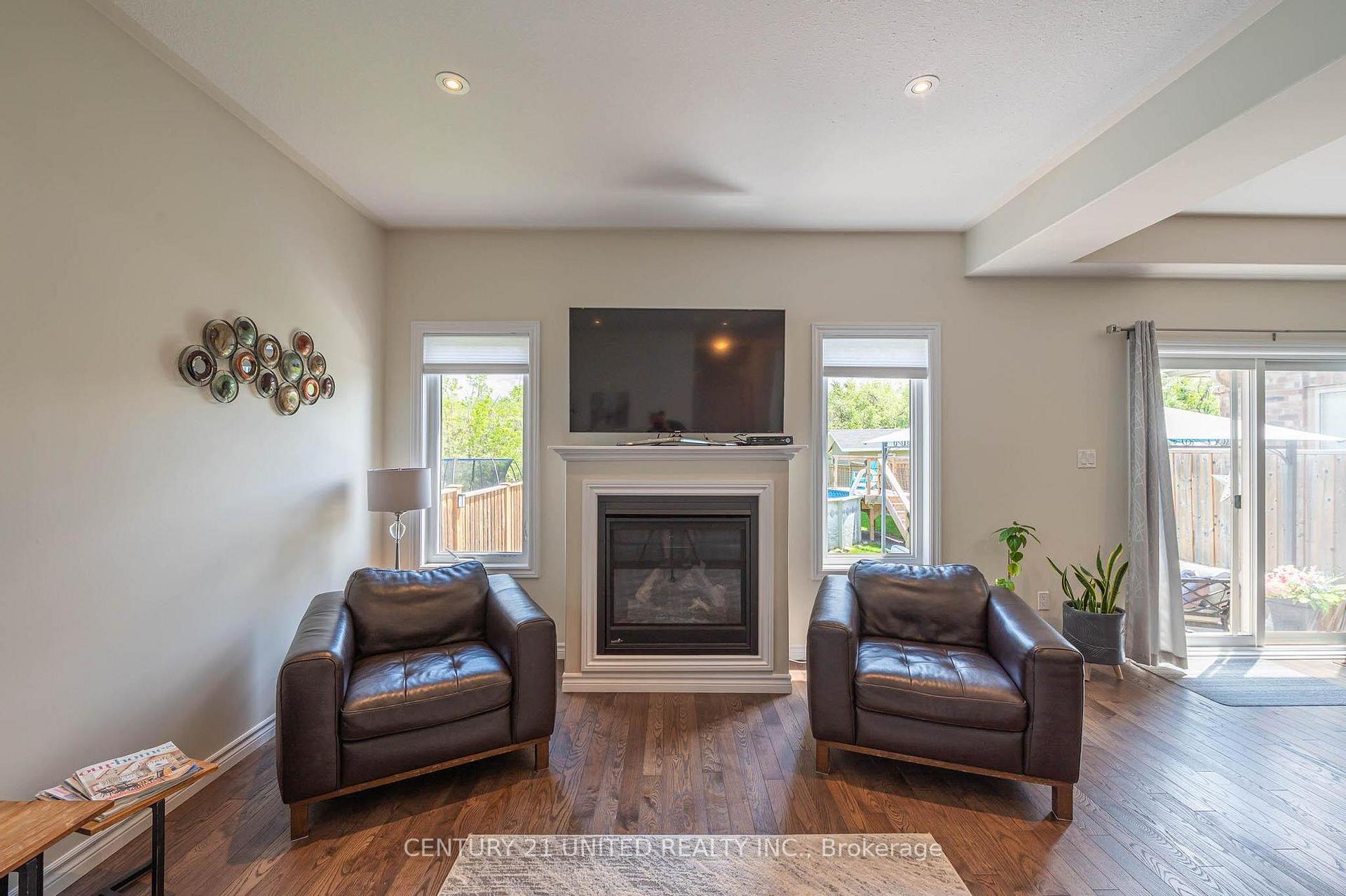 Photo 4 of 451 Raymond Street, Peterborough, Northcrest Ward 5 — HOMEH