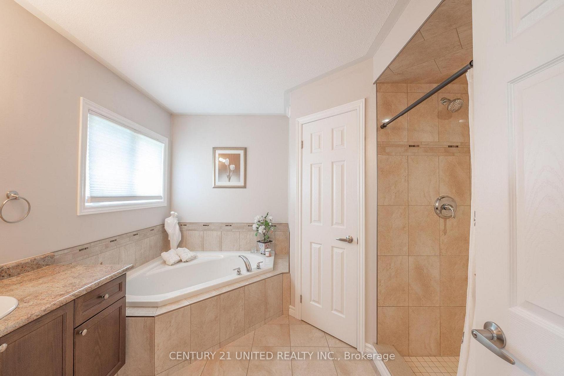 Photo 10 of 451 Raymond Street, Peterborough, Northcrest Ward 5 — HOMEH