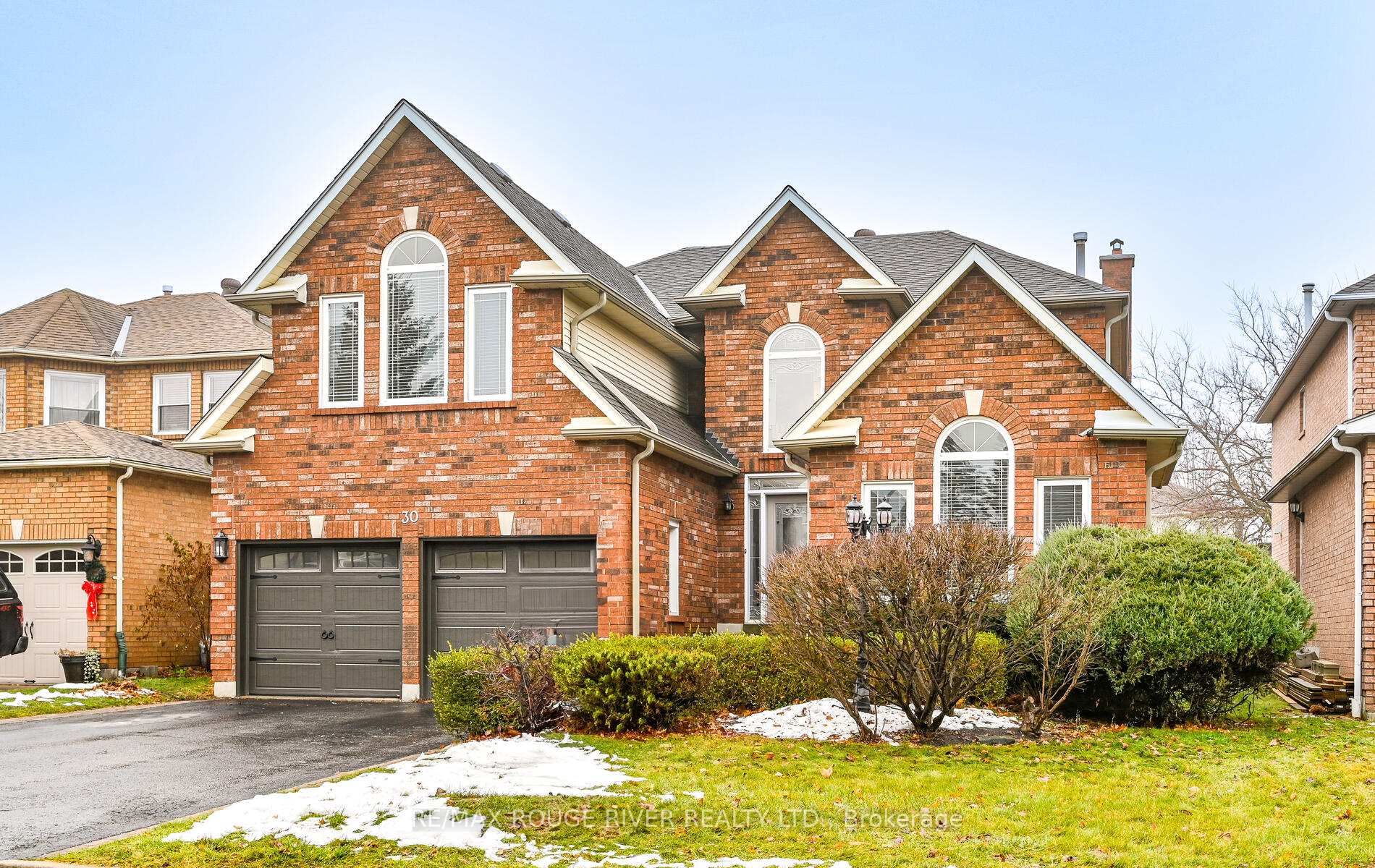 Photo 3 of 30 Ravenview Drive, Whitby, Rolling Acres — HOMEH