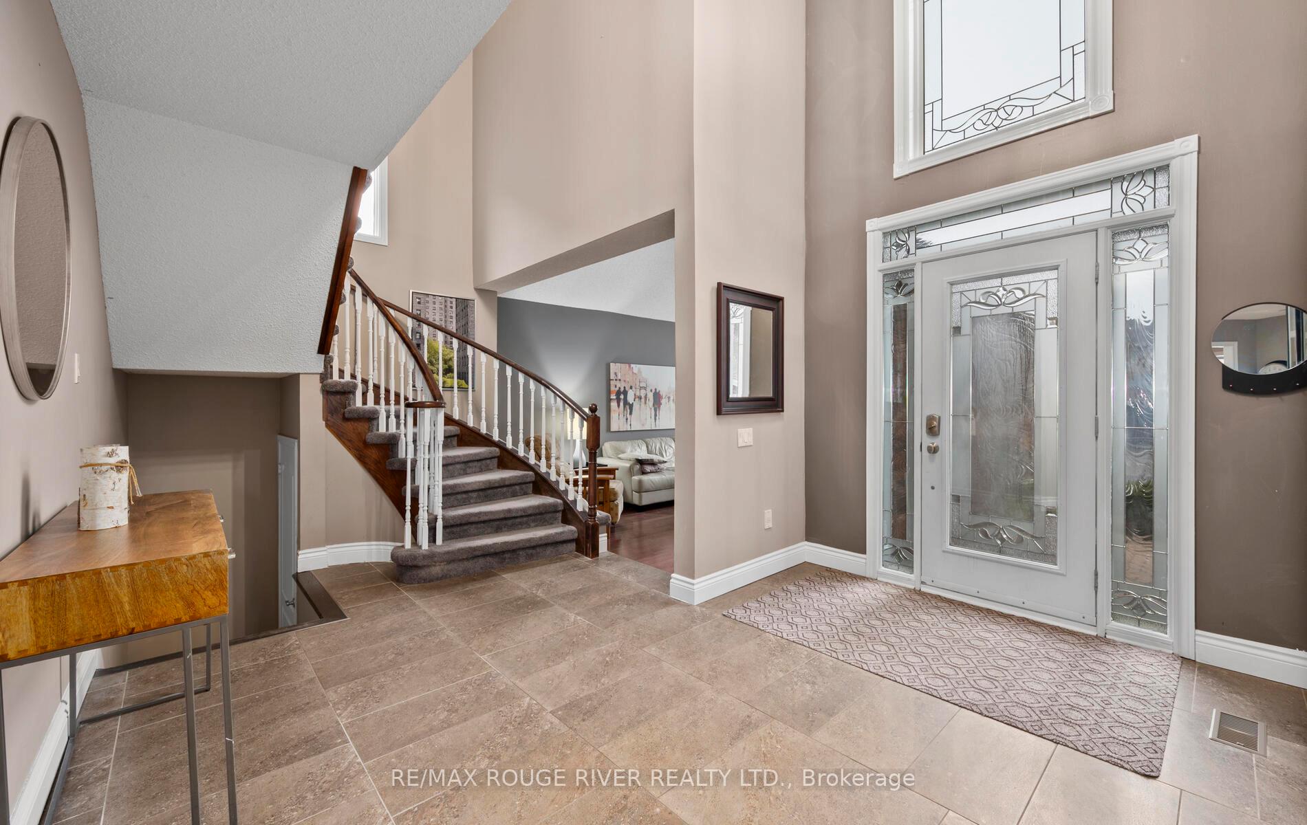 Photo 5 of 30 Ravenview Drive, Whitby, Rolling Acres — HOMEH