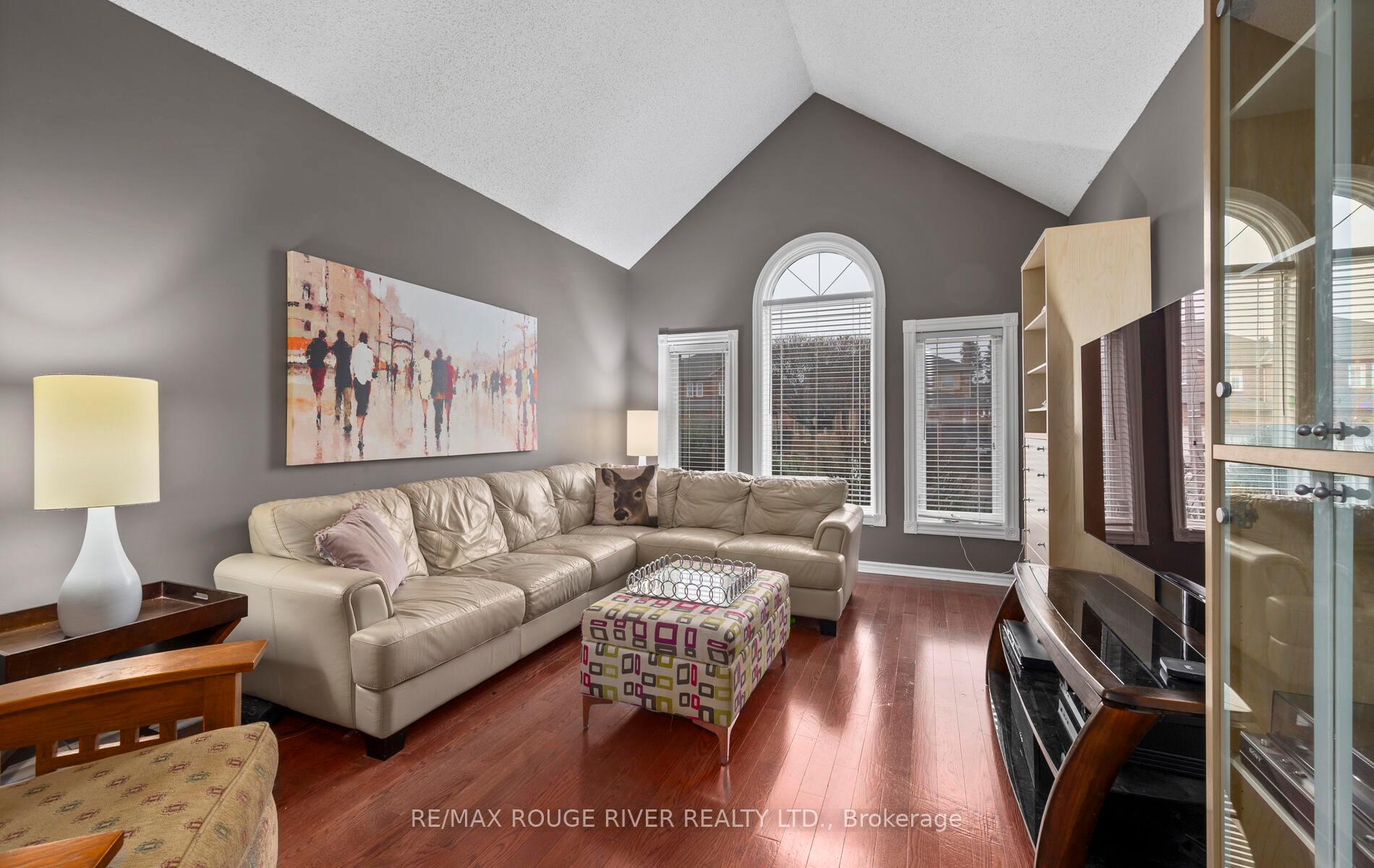 Photo 7 of 30 Ravenview Drive, Whitby, Rolling Acres — HOMEH