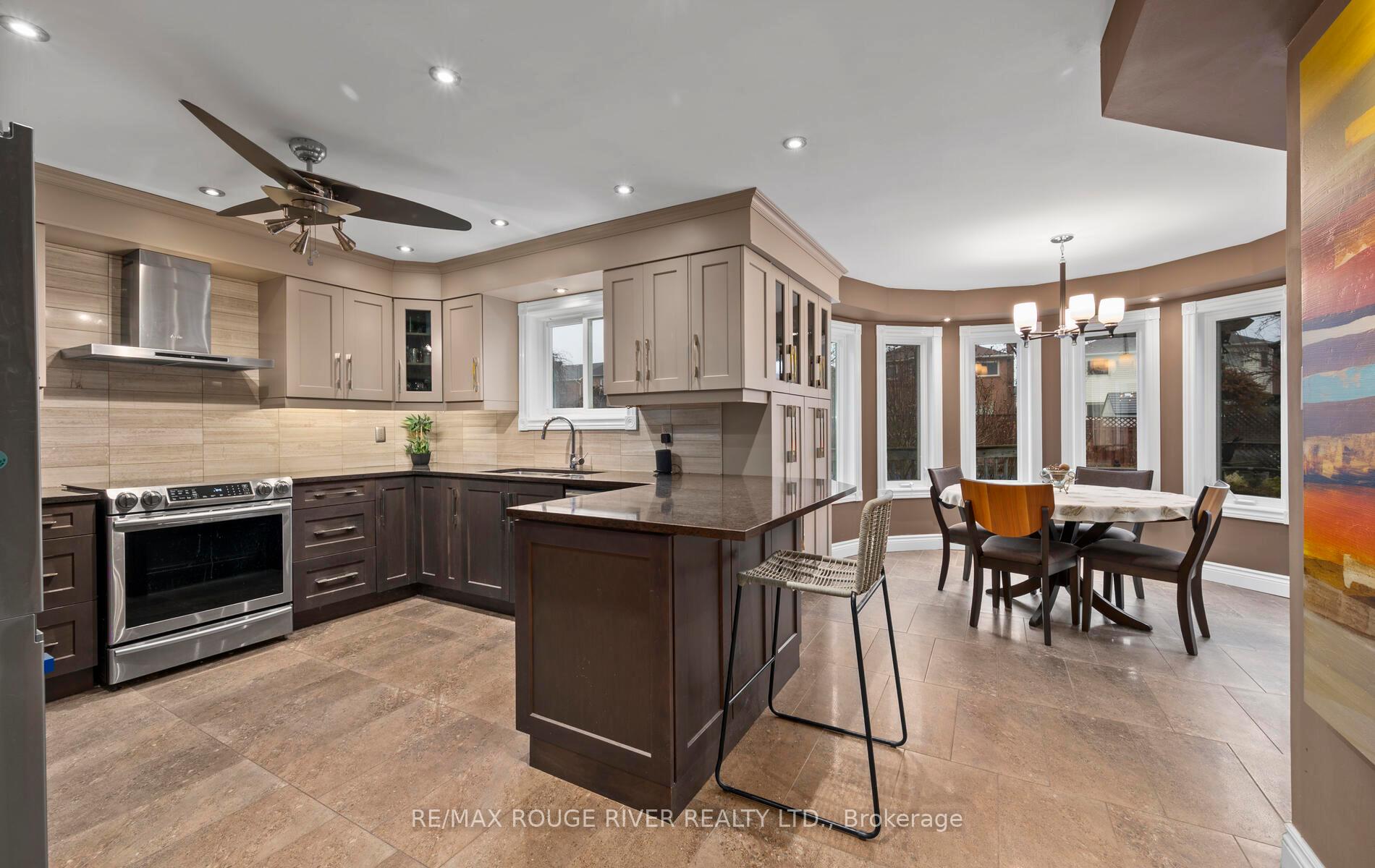 Photo 11 of 30 Ravenview Drive, Whitby, Rolling Acres — HOMEH