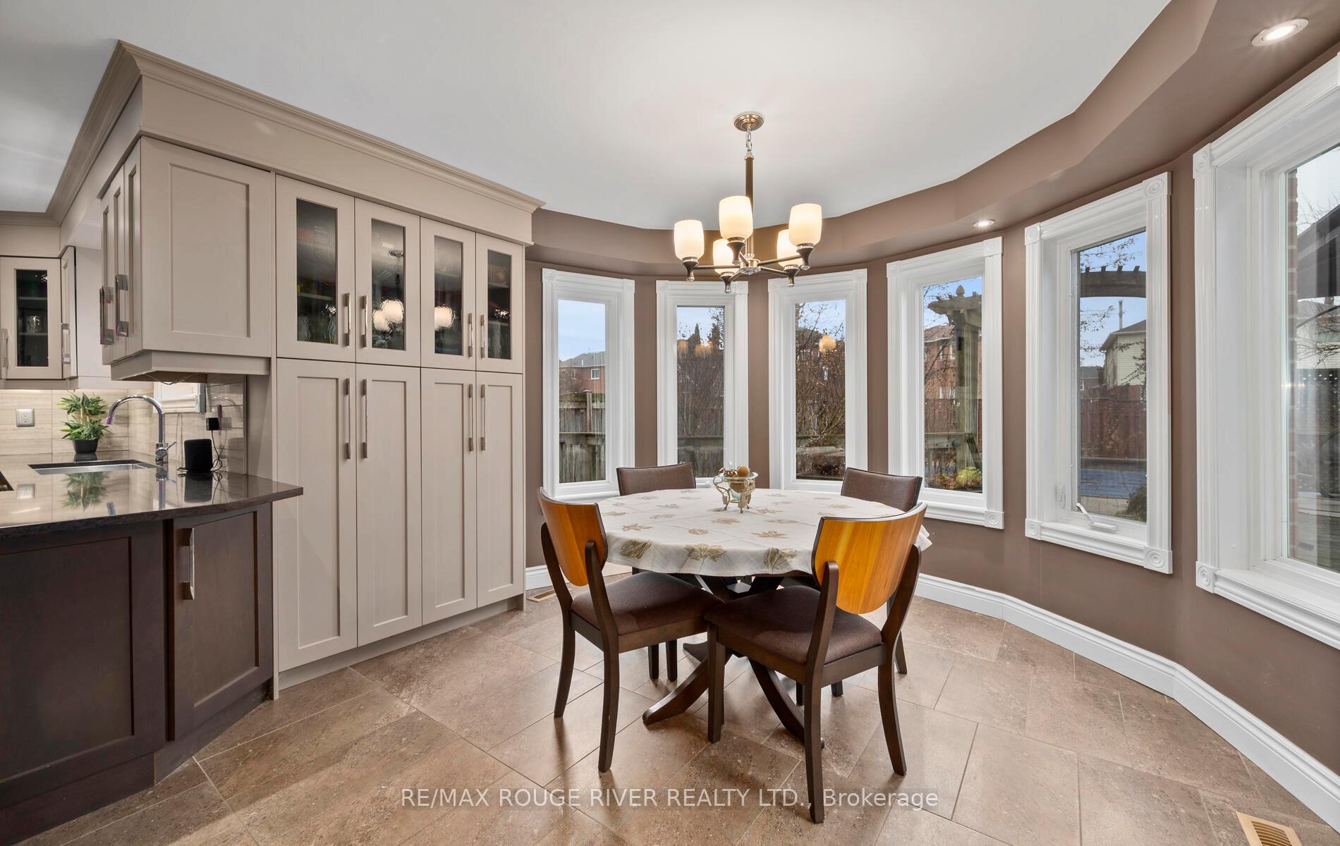 Photo 14 of 30 Ravenview Drive, Whitby, Rolling Acres — HOMEH