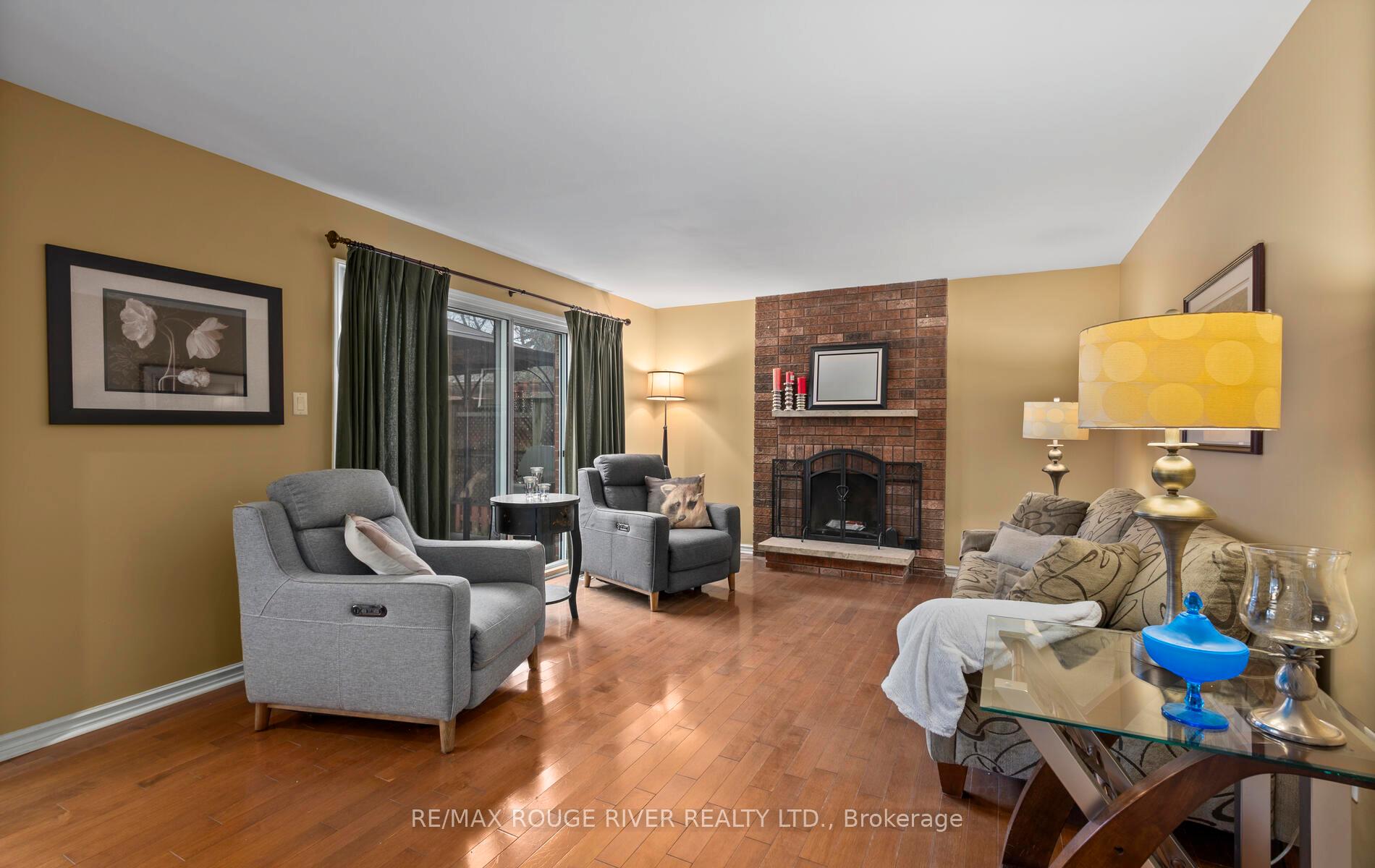 Photo 16 of 30 Ravenview Drive, Whitby, Rolling Acres — HOMEH