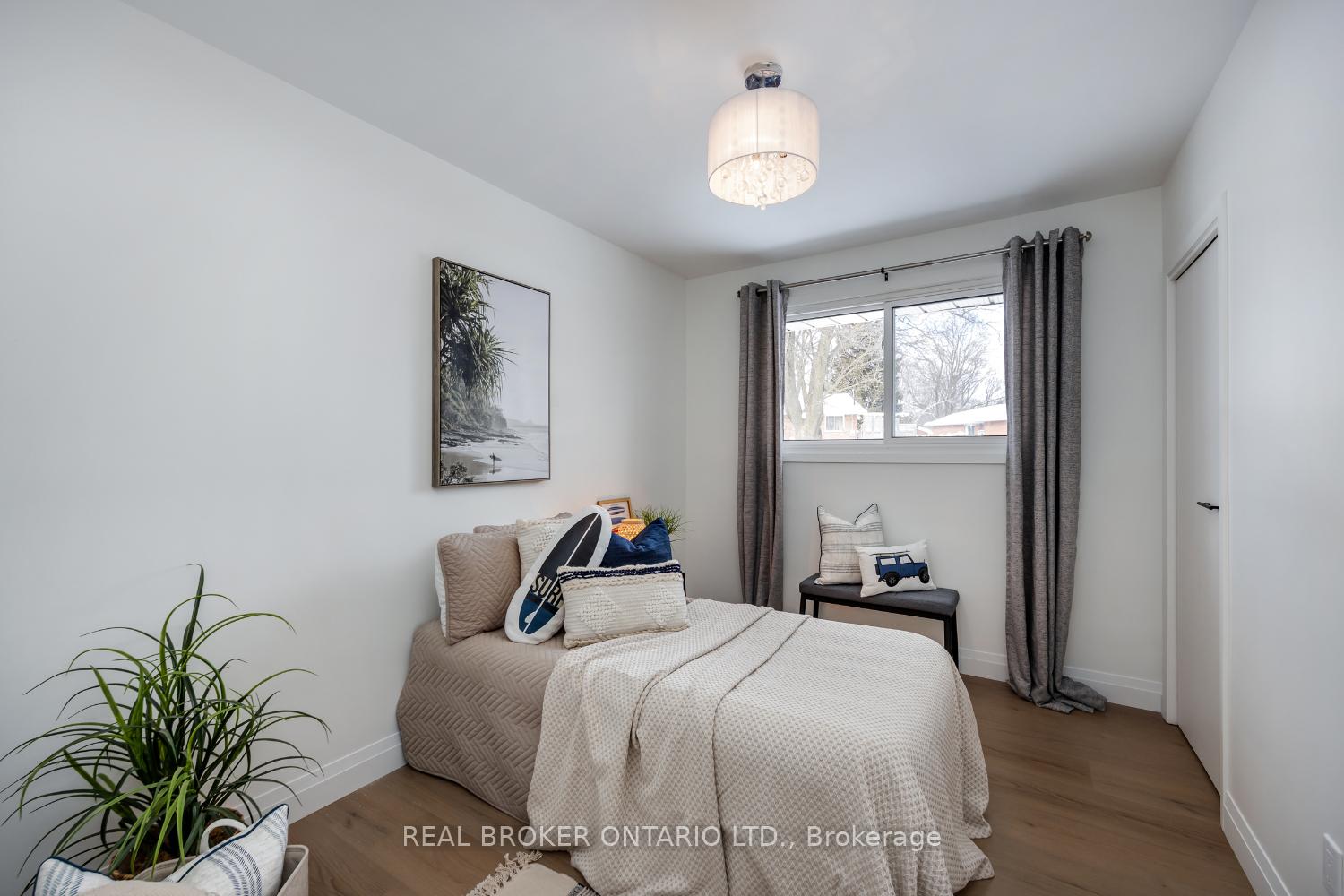 Photo 3 of 883 Walnut Court, Oshawa, Donevan — HOMEH