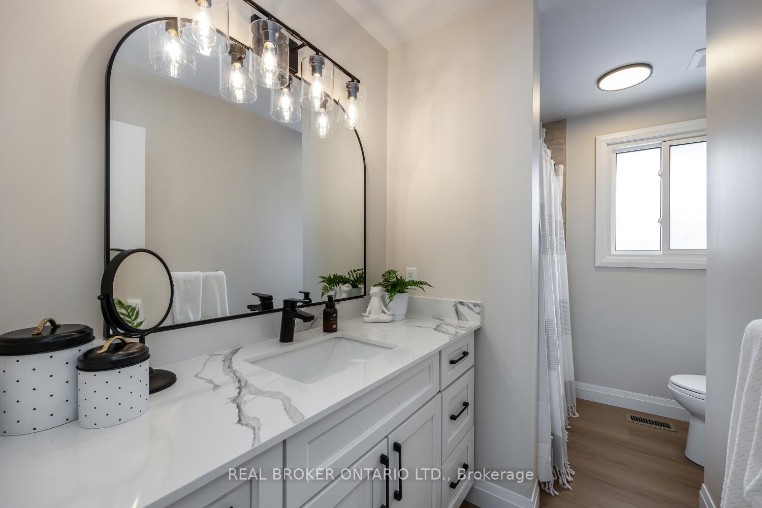 Photo 4 of 883 Walnut Court, Oshawa, Donevan — HOMEH