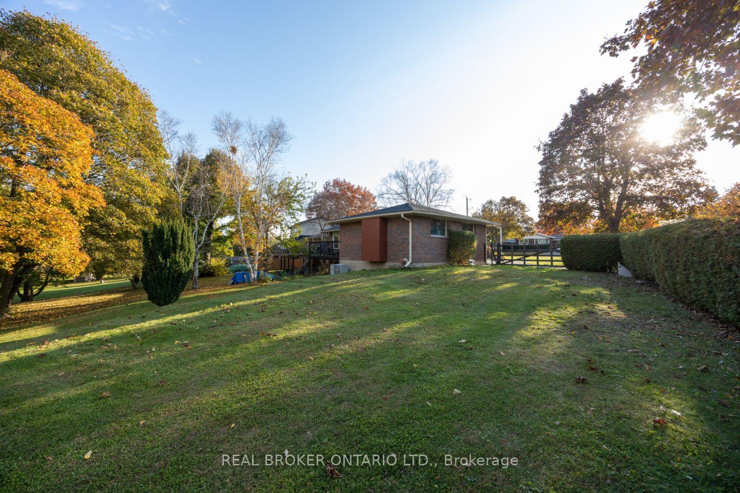 Photo 14 of 883 Walnut Court, Oshawa, Donevan — HOMEH