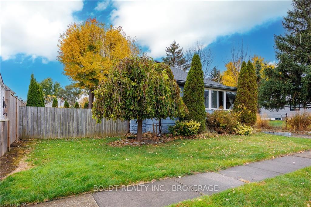 Photo 3 of 26 Perenack Avenue, Welland, Broadway — HOMEH
