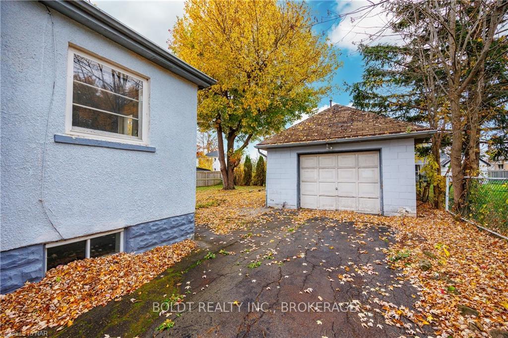 Photo 4 of 26 Perenack Avenue, Welland, Broadway — HOMEH