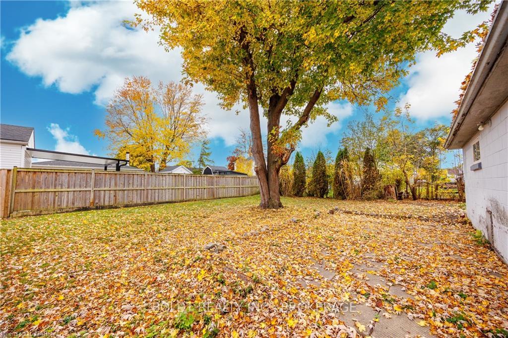 Photo 5 of 26 Perenack Avenue, Welland, Broadway — HOMEH