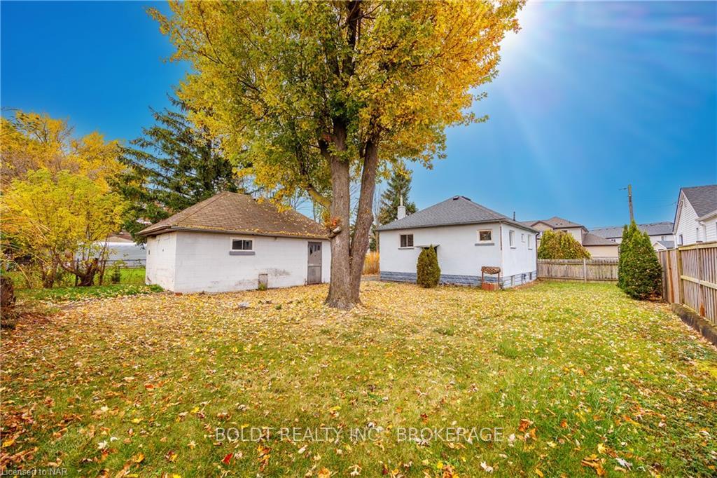 Photo 6 of 26 Perenack Avenue, Welland, Broadway — HOMEH
