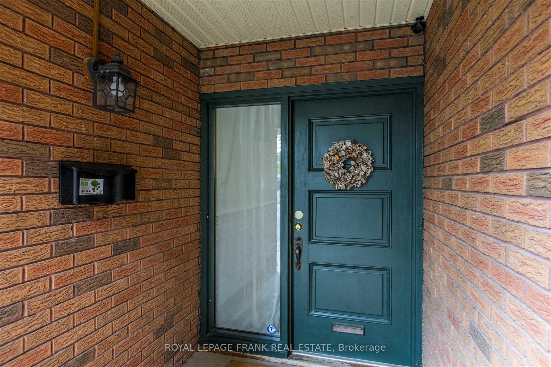 Photo 4 of 455 Manorhill Avenue, Peterborough, Town Ward 3 — HOMEH