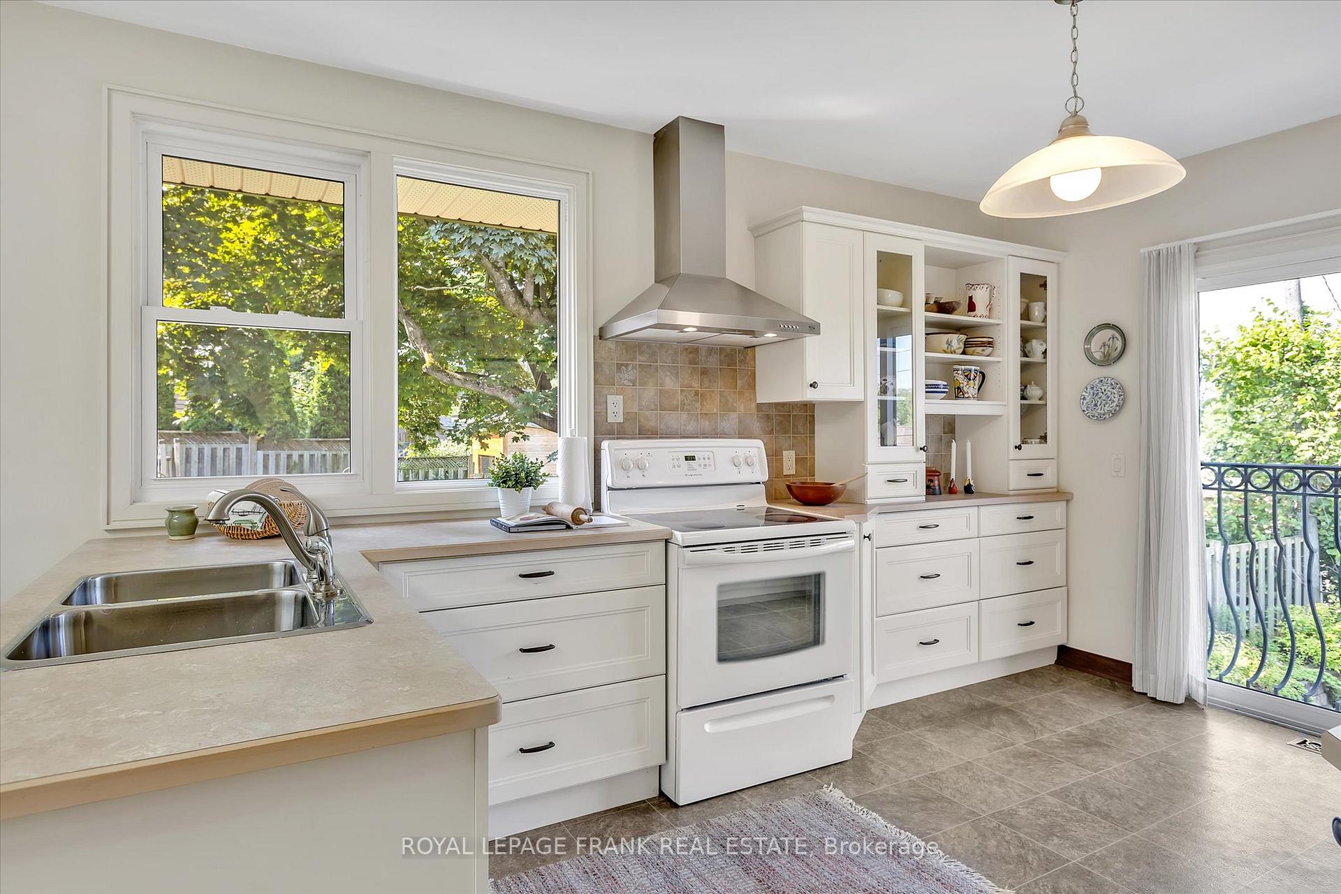 Photo 12 of 455 Manorhill Avenue, Peterborough, Town Ward 3 — HOMEH