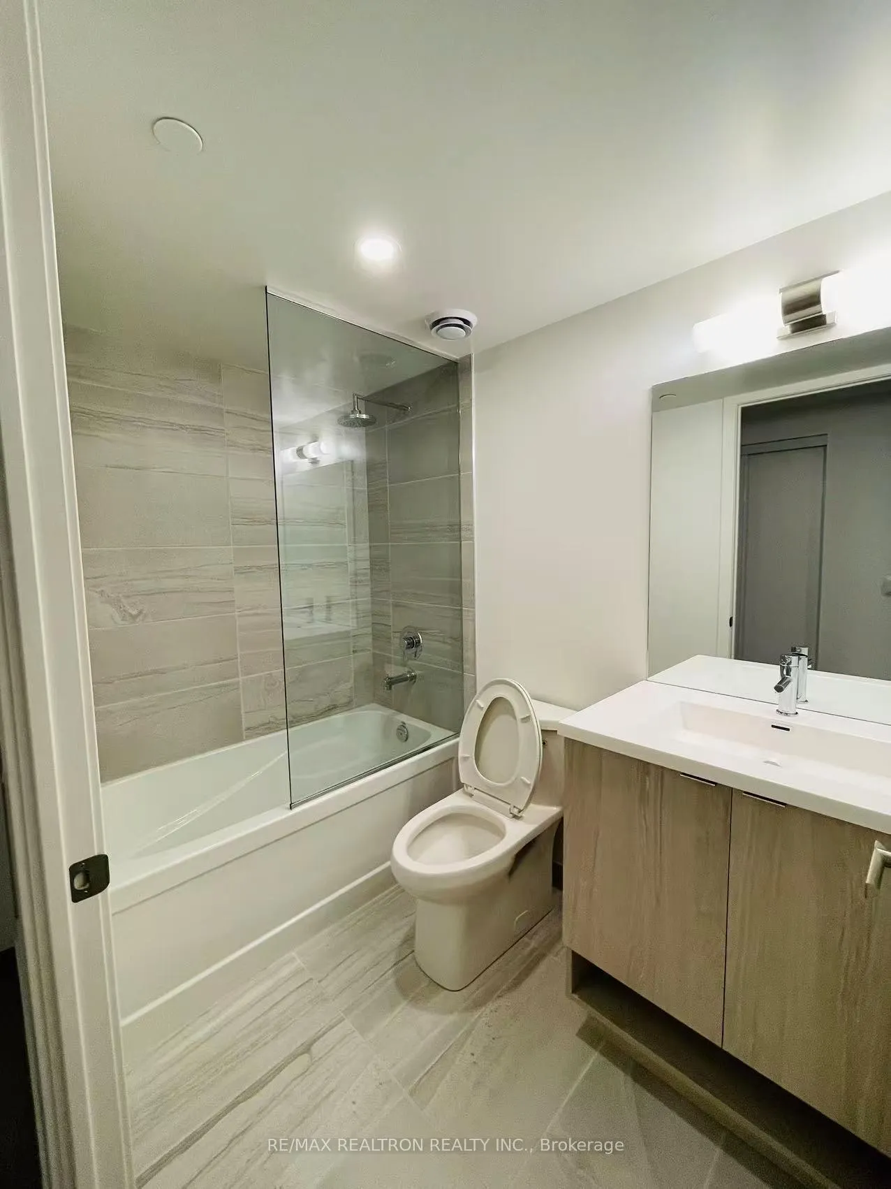 Photo 6 of Unit 2007, 138 Downes Street, Toronto, Waterfront Communities — HOMEH