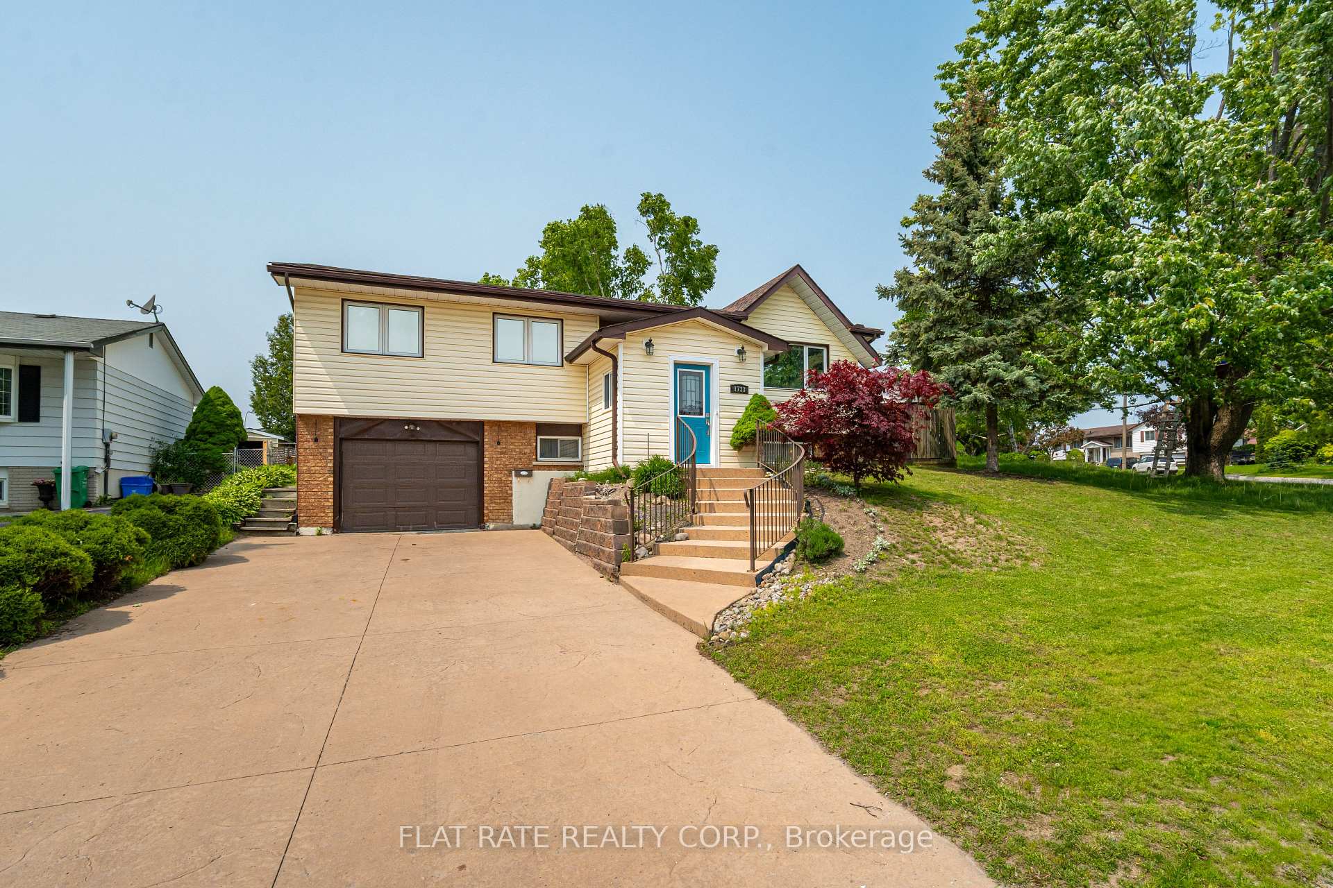 Front of 1733 Stewartcroft Crescent