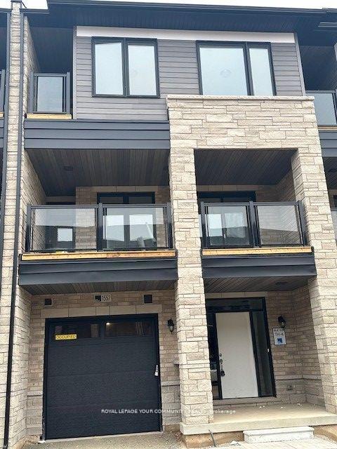 Front of 1557 Moonseed Place E