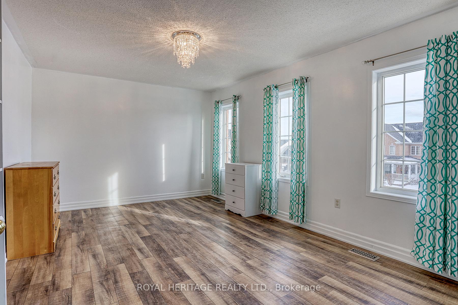 Photo 37 of 1563 Spencely Drive, Oshawa, Taunton — HOMEH