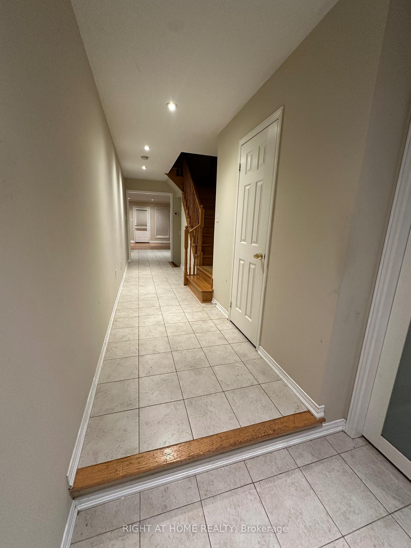 Photo 2 of 246 Zokol Drive, Aurora, Bayview Northeast — HOMEH