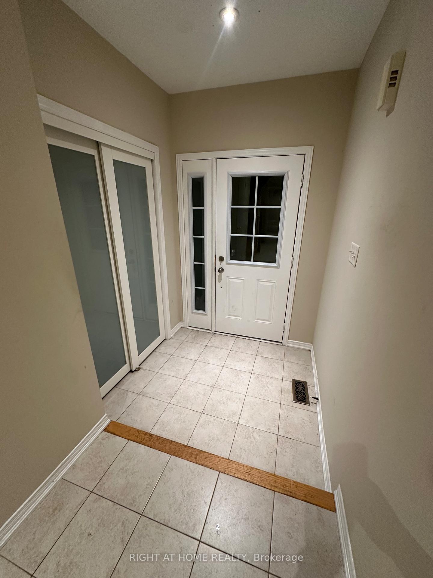 Photo 5 of 246 Zokol Drive, Aurora, Bayview Northeast — HOMEH