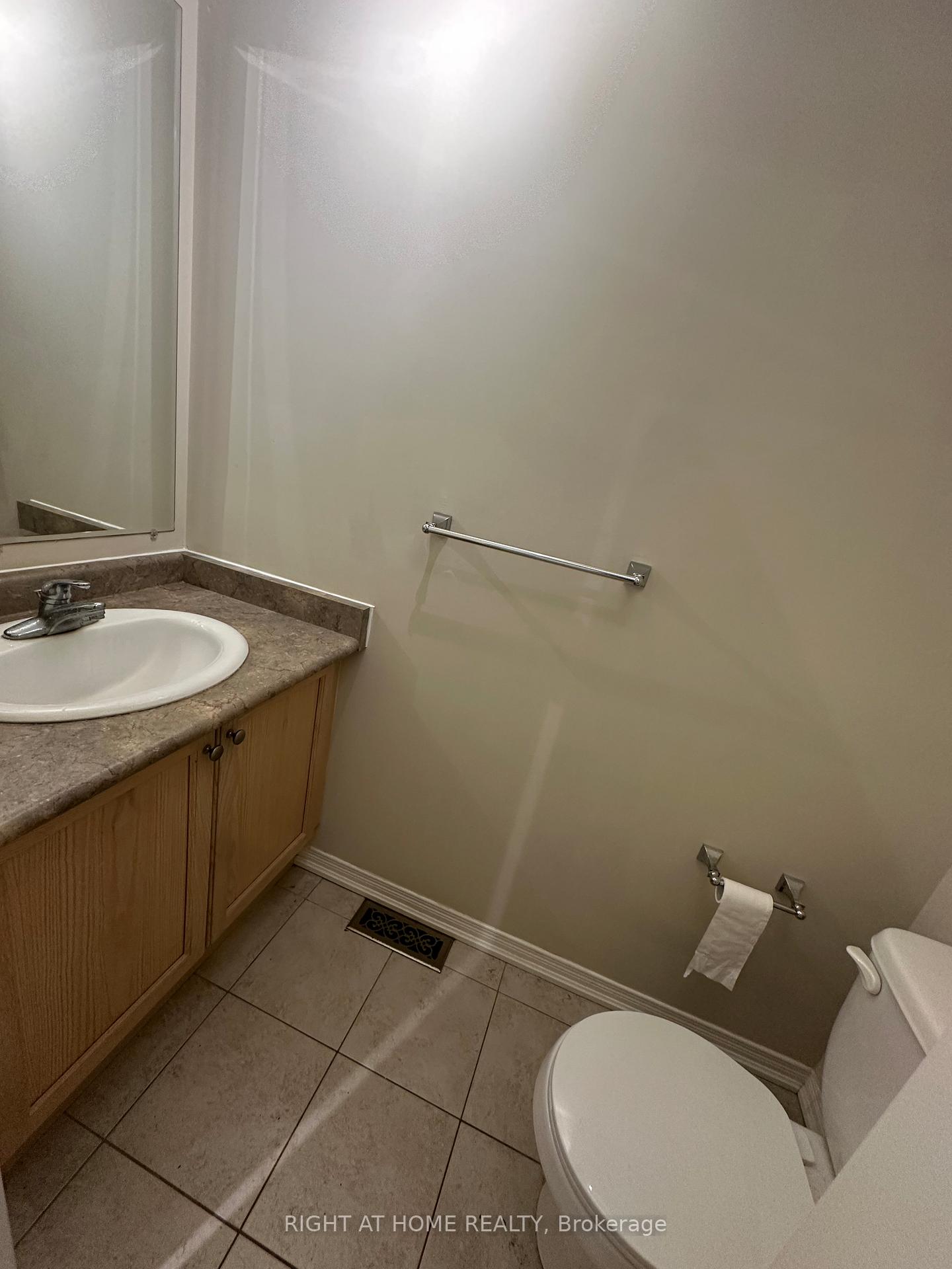 Photo 3 of 246 Zokol Drive, Aurora, Bayview Northeast — HOMEH