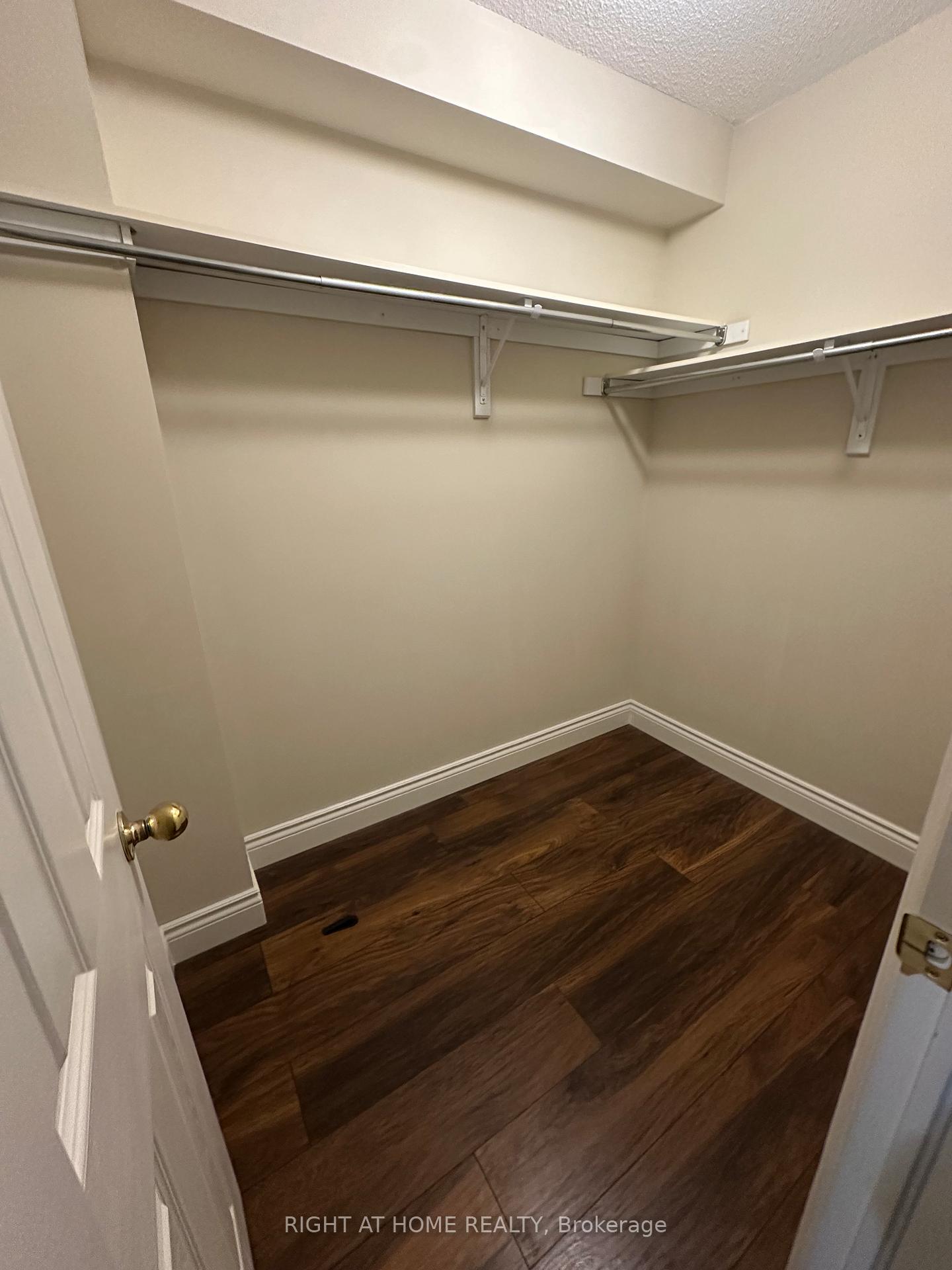 Photo 8 of 246 Zokol Drive, Aurora, Bayview Northeast — HOMEH