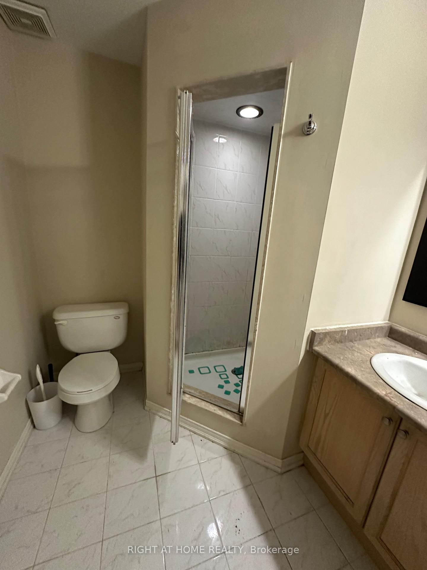 Photo 11 of 246 Zokol Drive, Aurora, Bayview Northeast — HOMEH