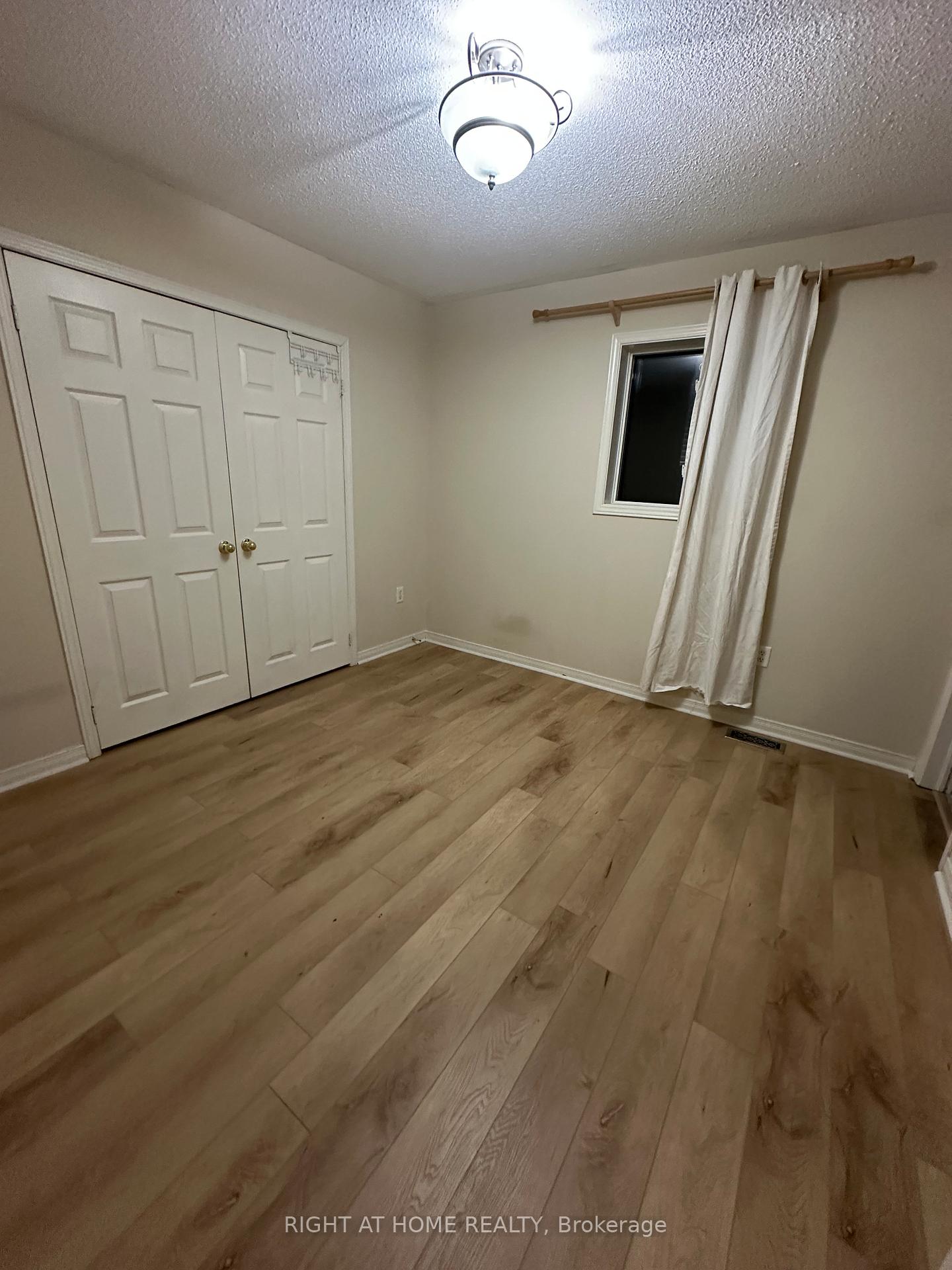 Photo 13 of 246 Zokol Drive, Aurora, Bayview Northeast — HOMEH