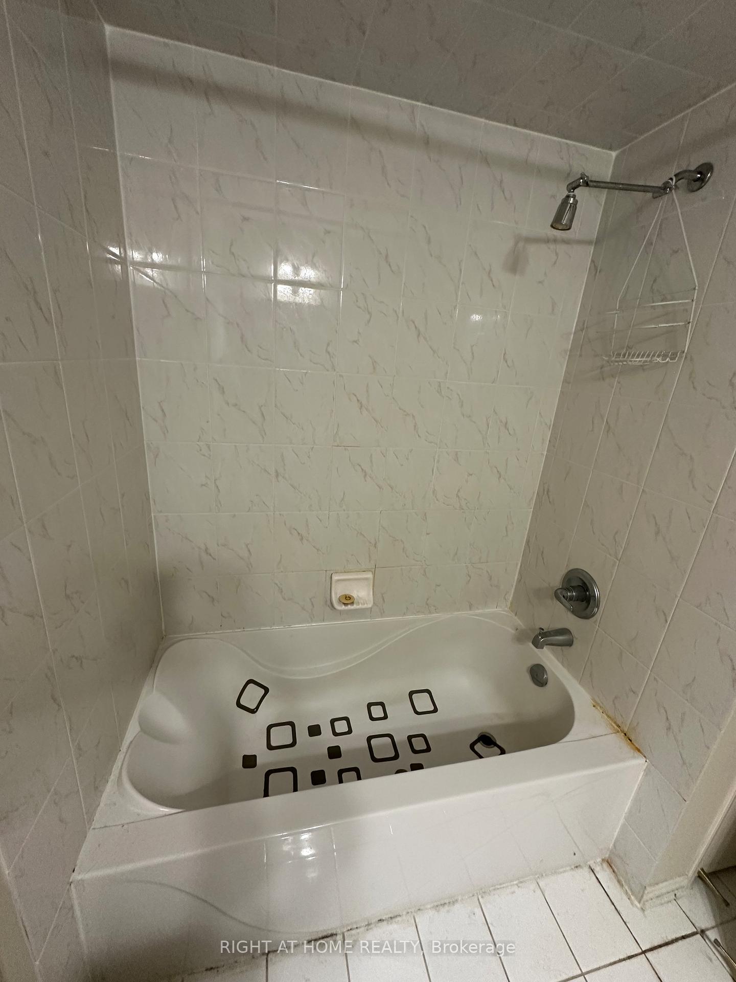 Photo 14 of 246 Zokol Drive, Aurora, Bayview Northeast — HOMEH
