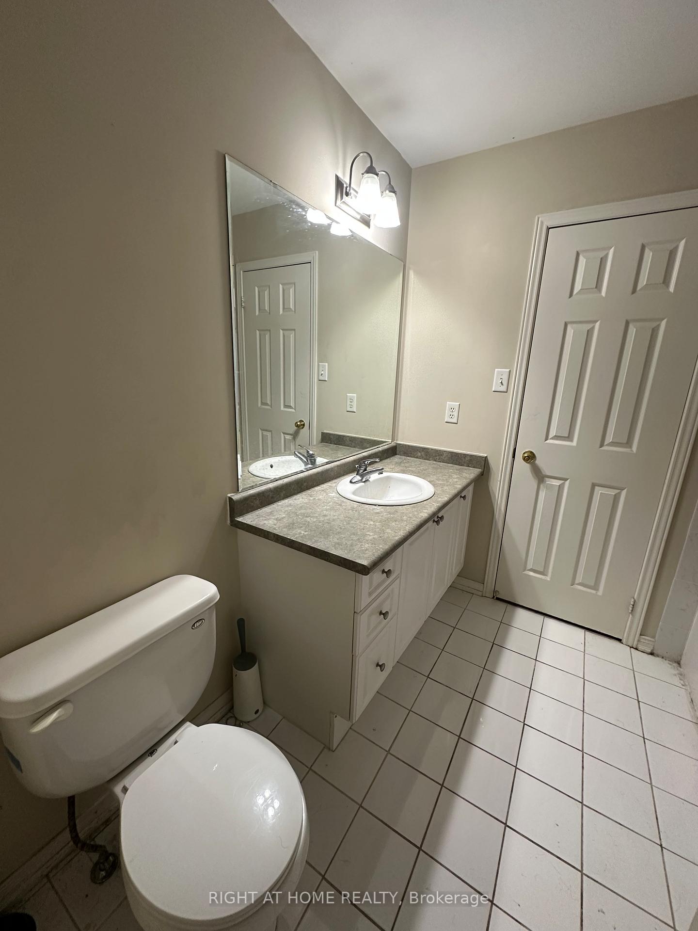 Photo 15 of 246 Zokol Drive, Aurora, Bayview Northeast — HOMEH