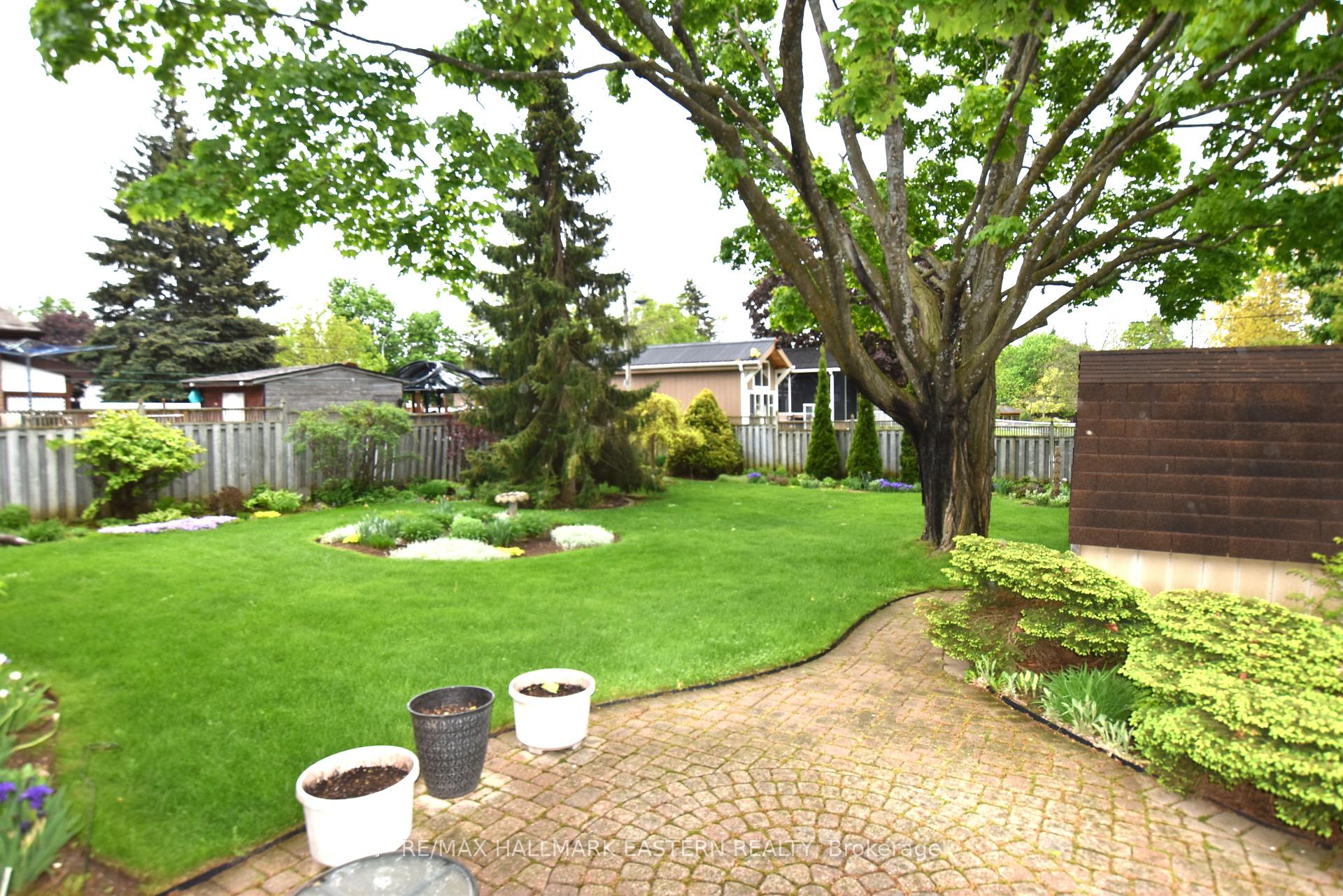 Photo 4 of 17 Trillium Lane, Peterborough, Northcrest Ward 5 — HOMEH