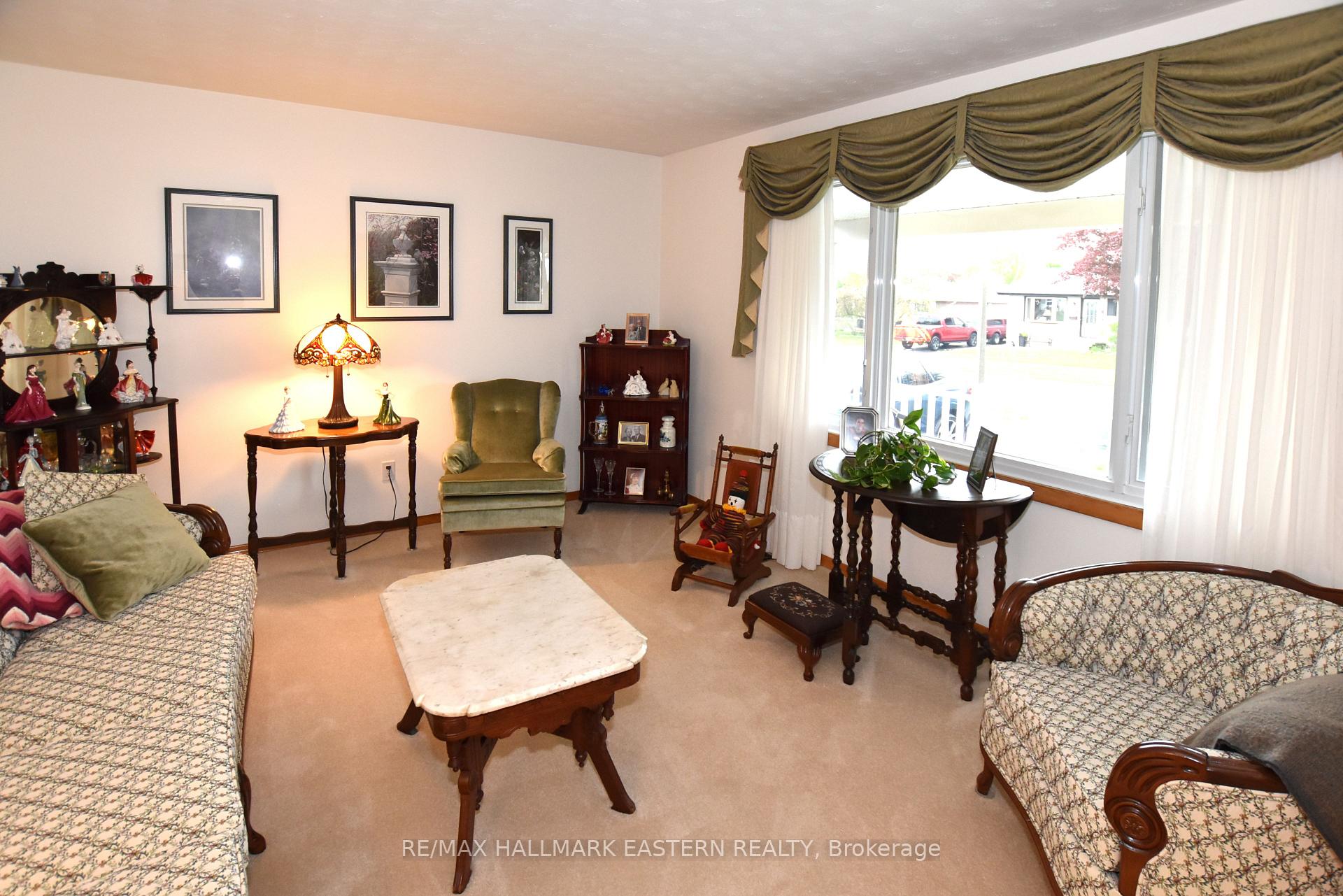 Photo 6 of 17 Trillium Lane, Peterborough, Northcrest Ward 5 — HOMEH