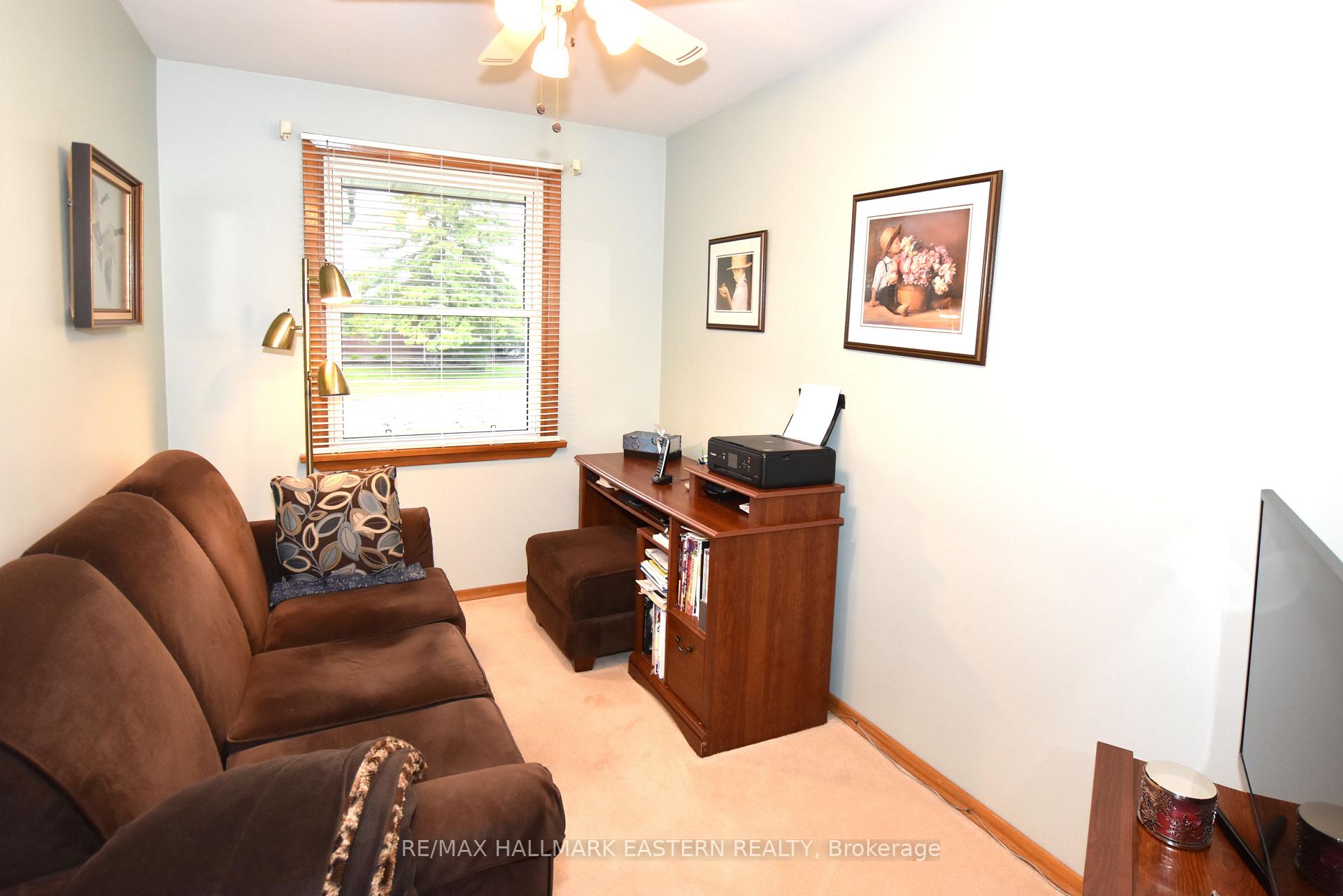 Photo 10 of 17 Trillium Lane, Peterborough, Northcrest Ward 5 — HOMEH