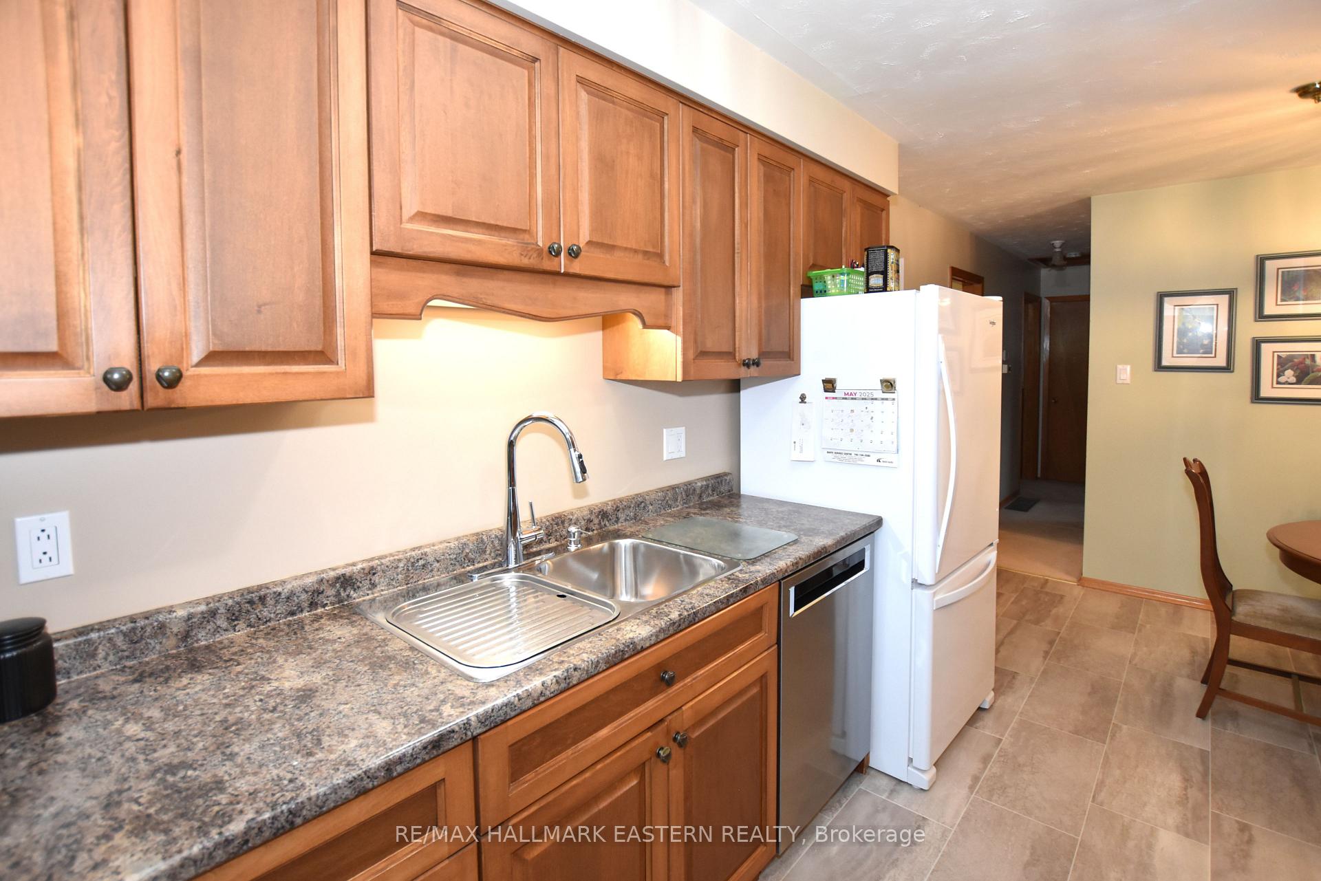 Photo 16 of 17 Trillium Lane, Peterborough, Northcrest Ward 5 — HOMEH