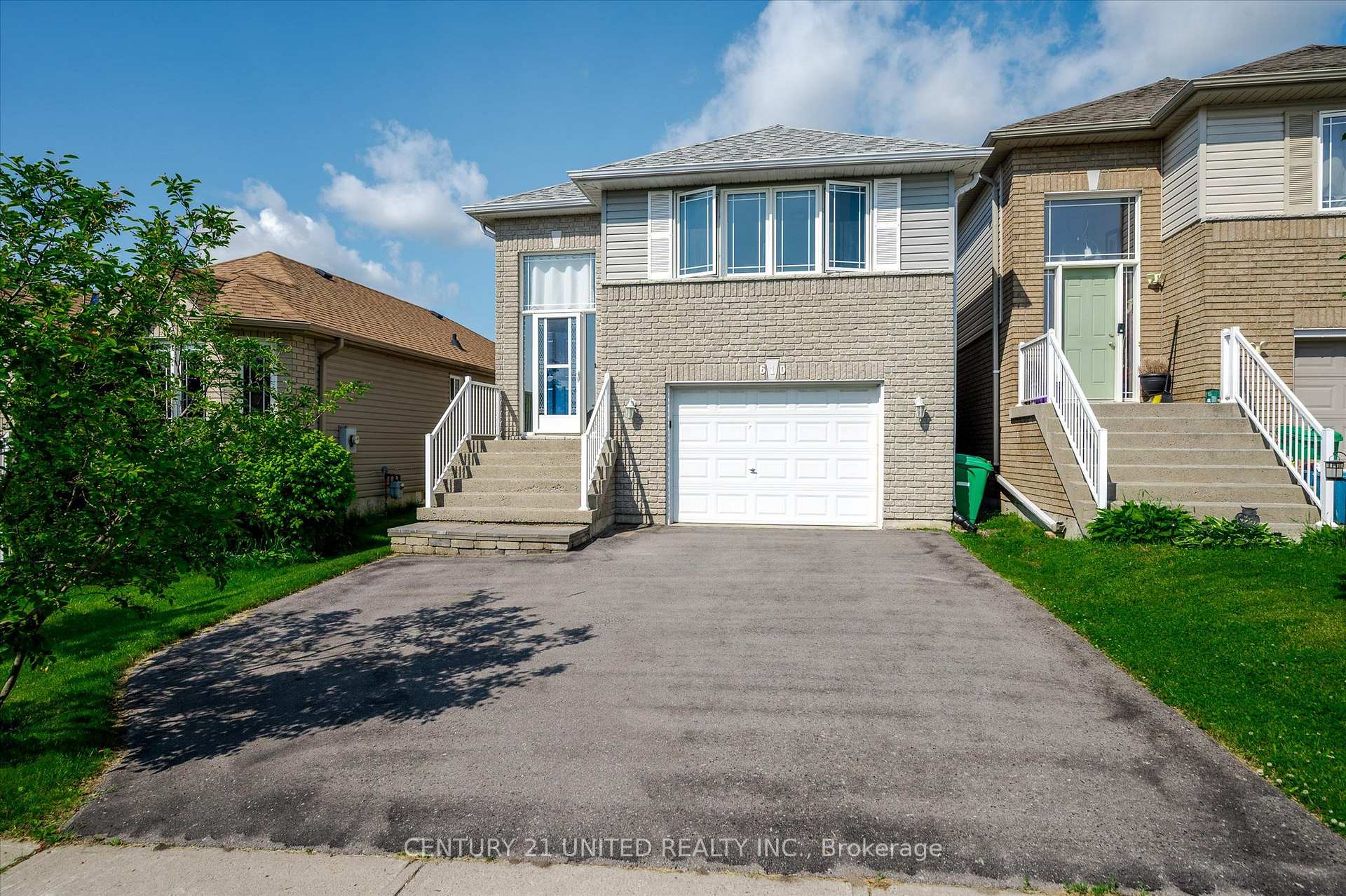 Photo 2 of 610 Clancy Crescent, Peterborough, Otonabee Ward 1 — HOMEH