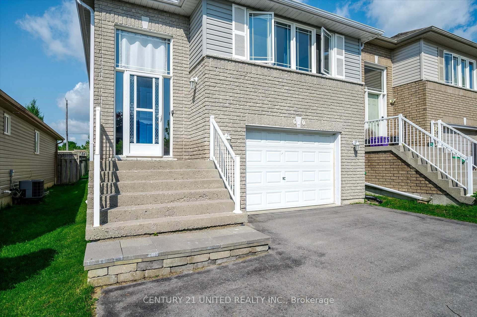 Photo 4 of 610 Clancy Crescent, Peterborough, Otonabee Ward 1 — HOMEH