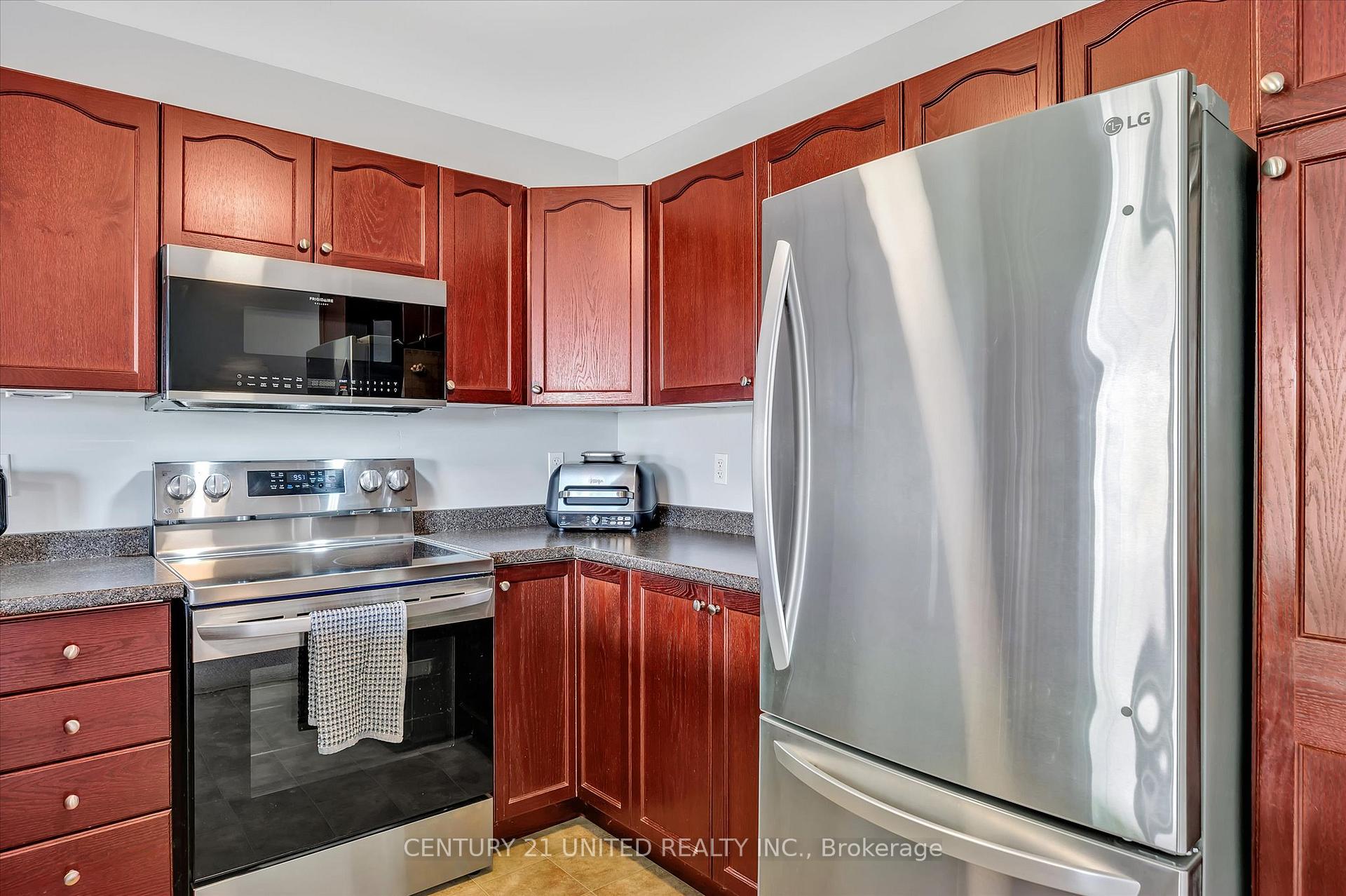 Photo 10 of 610 Clancy Crescent, Peterborough, Otonabee Ward 1 — HOMEH