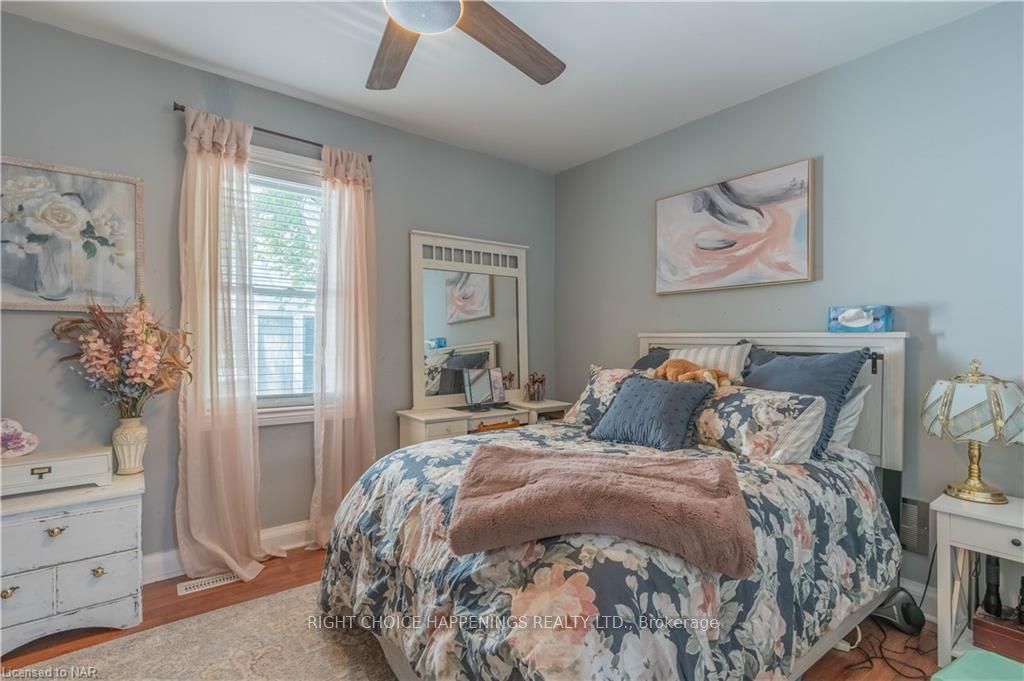 Photo 2 of 34 Lyons Avenue, Welland, Lincoln/Crowland — HOMEH