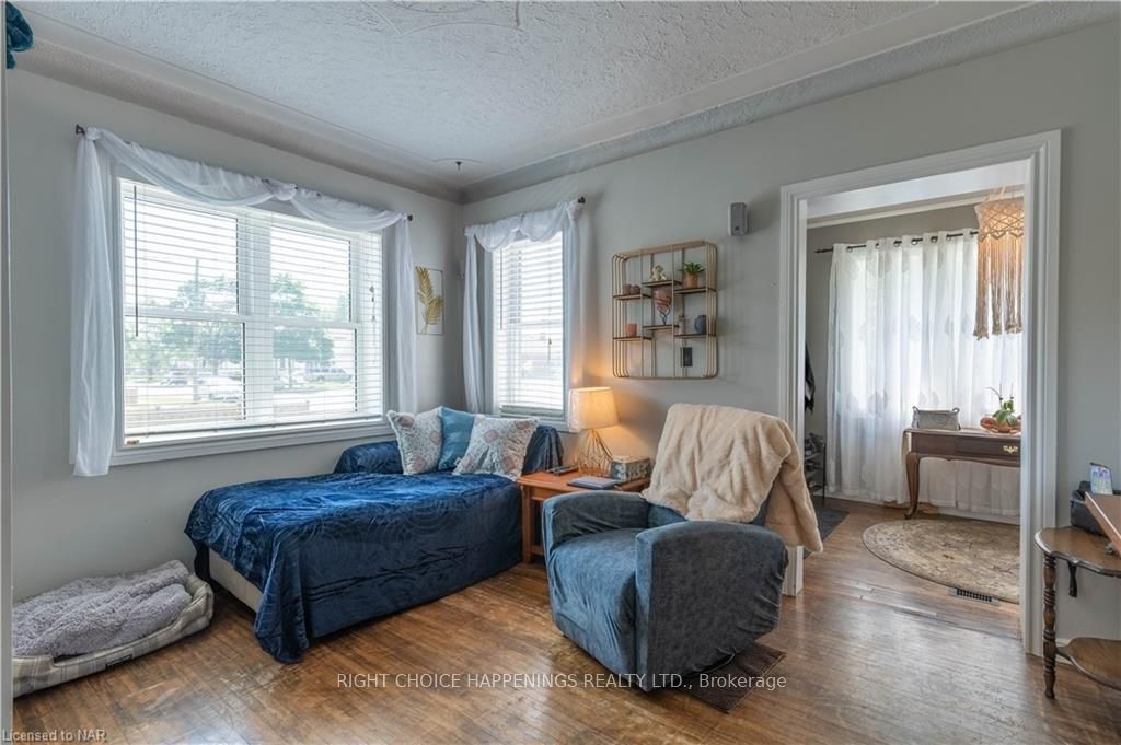 Photo 3 of 34 Lyons Avenue, Welland, Lincoln/Crowland — HOMEH