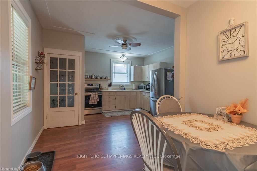 Photo 4 of 34 Lyons Avenue, Welland, Lincoln/Crowland — HOMEH