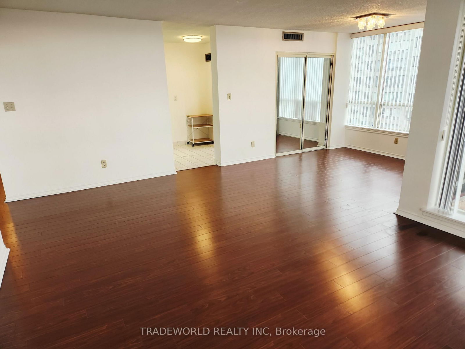 Photo 3 of Unit 807, 5765 Yonge St, North York, Newtonbrook East — HOMEH