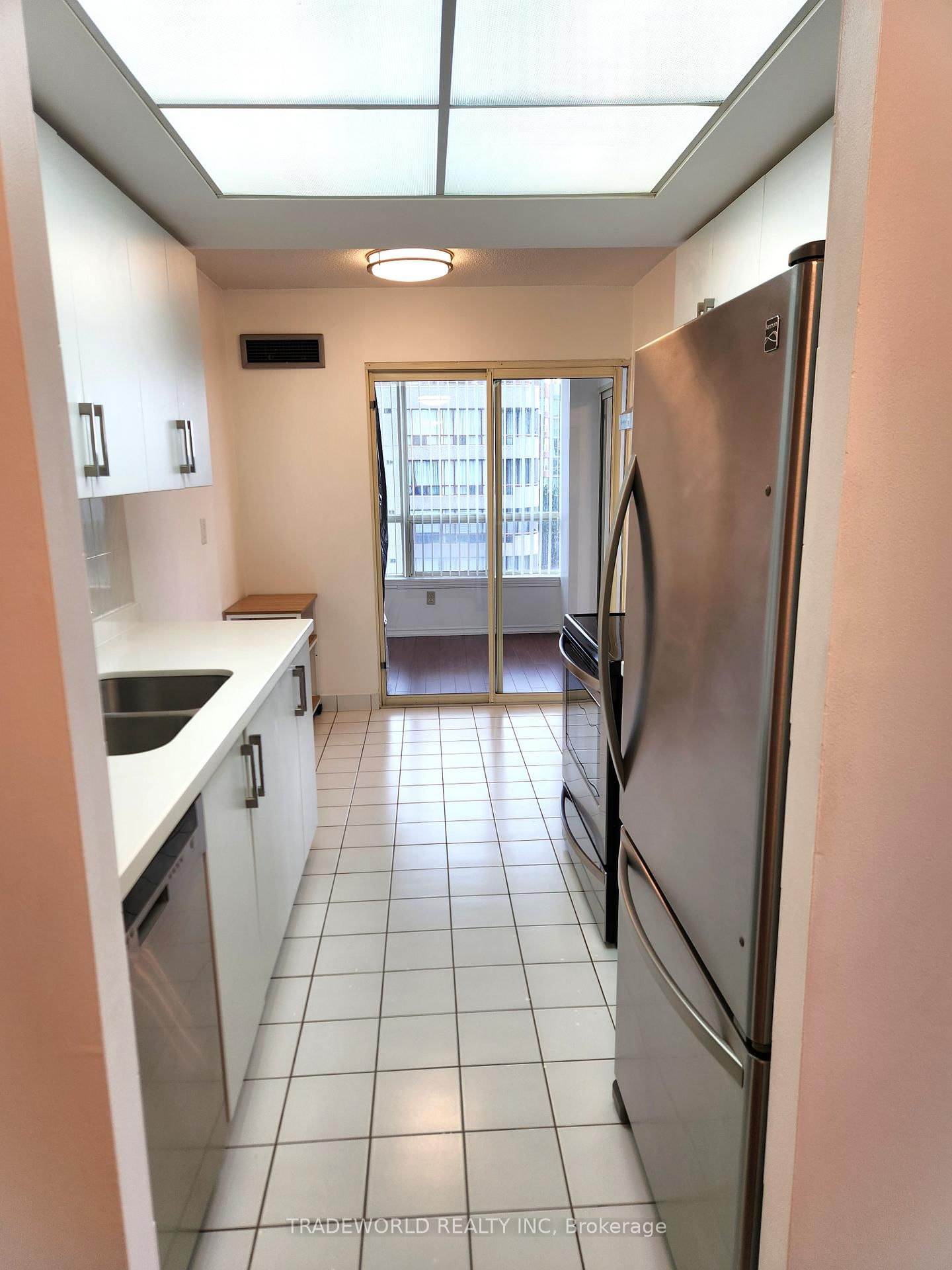 Photo 5 of Unit 807, 5765 Yonge St, North York, Newtonbrook East — HOMEH