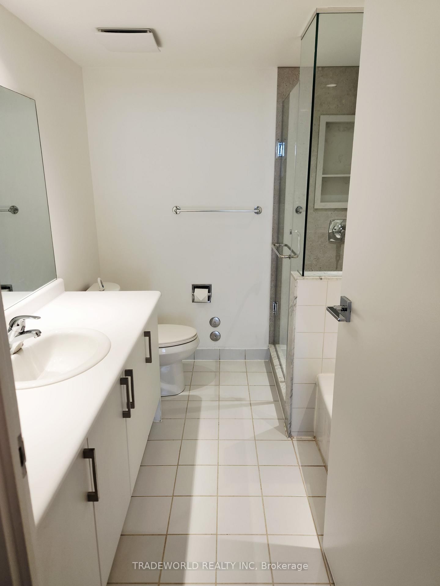 Photo 6 of Unit 807, 5765 Yonge St, North York, Newtonbrook East — HOMEH