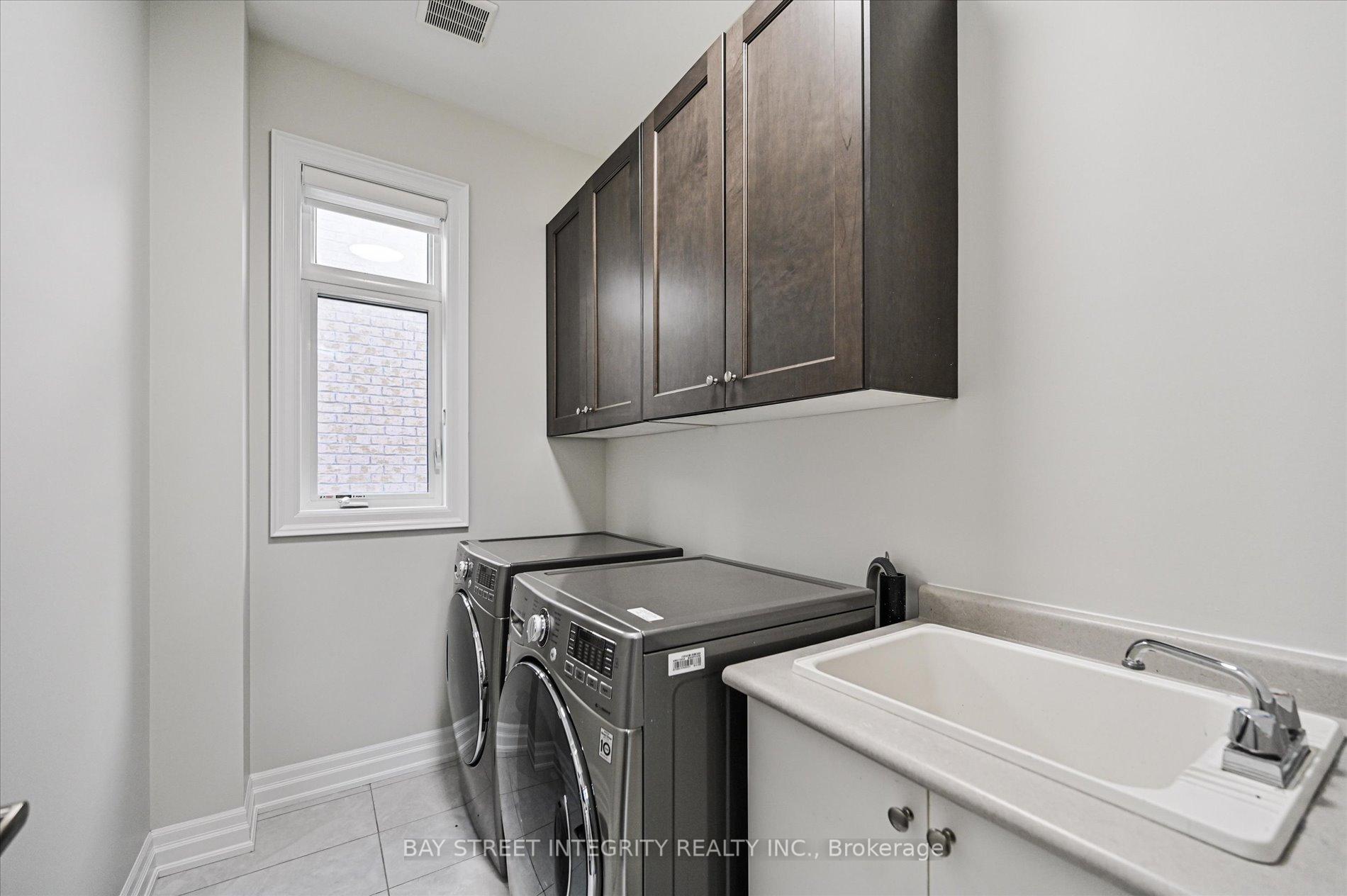 Photo 25 of 31 Alex Black Street, Vaughan, Patterson — HOMEH