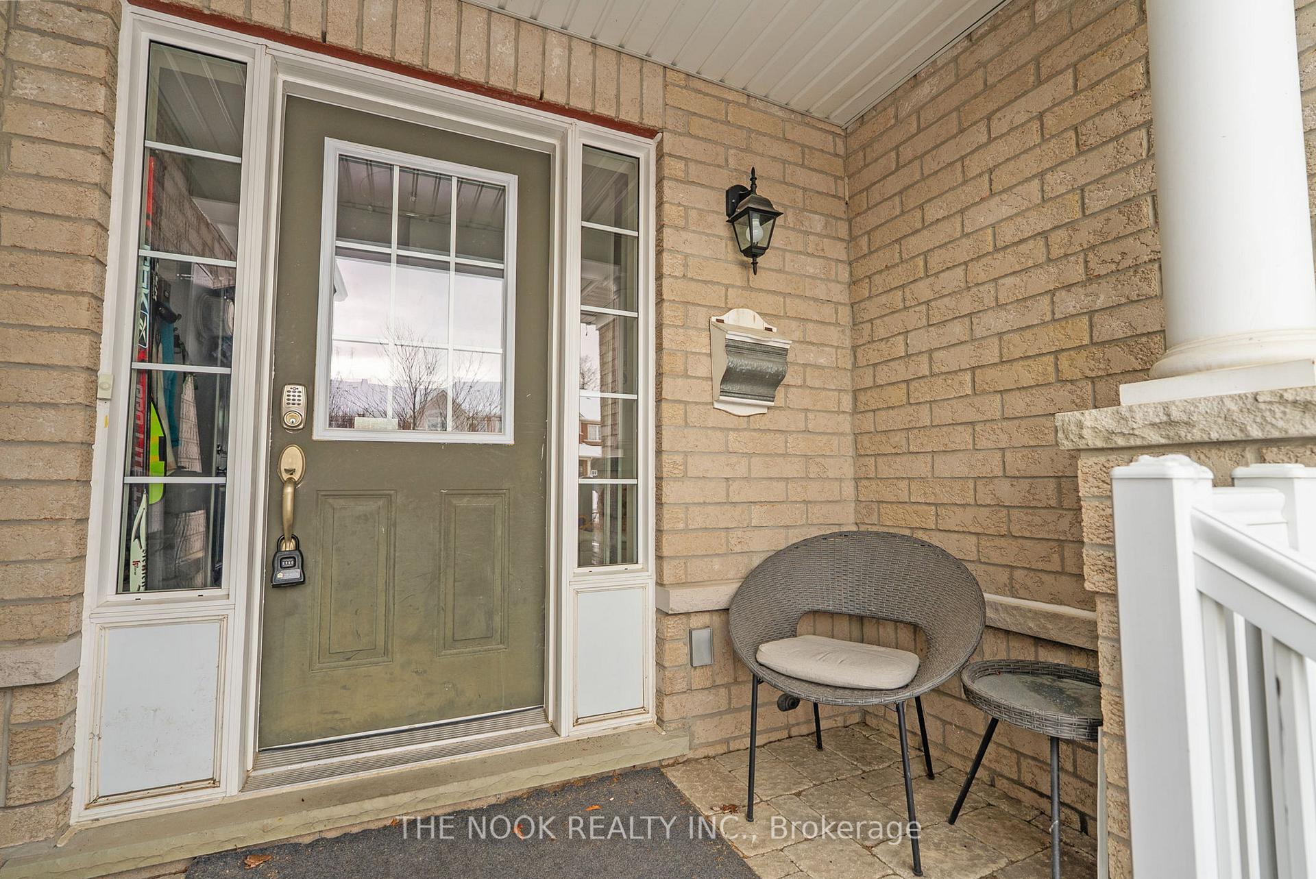 Photo 4 of 1382 Glaspell Crescent, Oshawa, Pinecrest — HOMEH