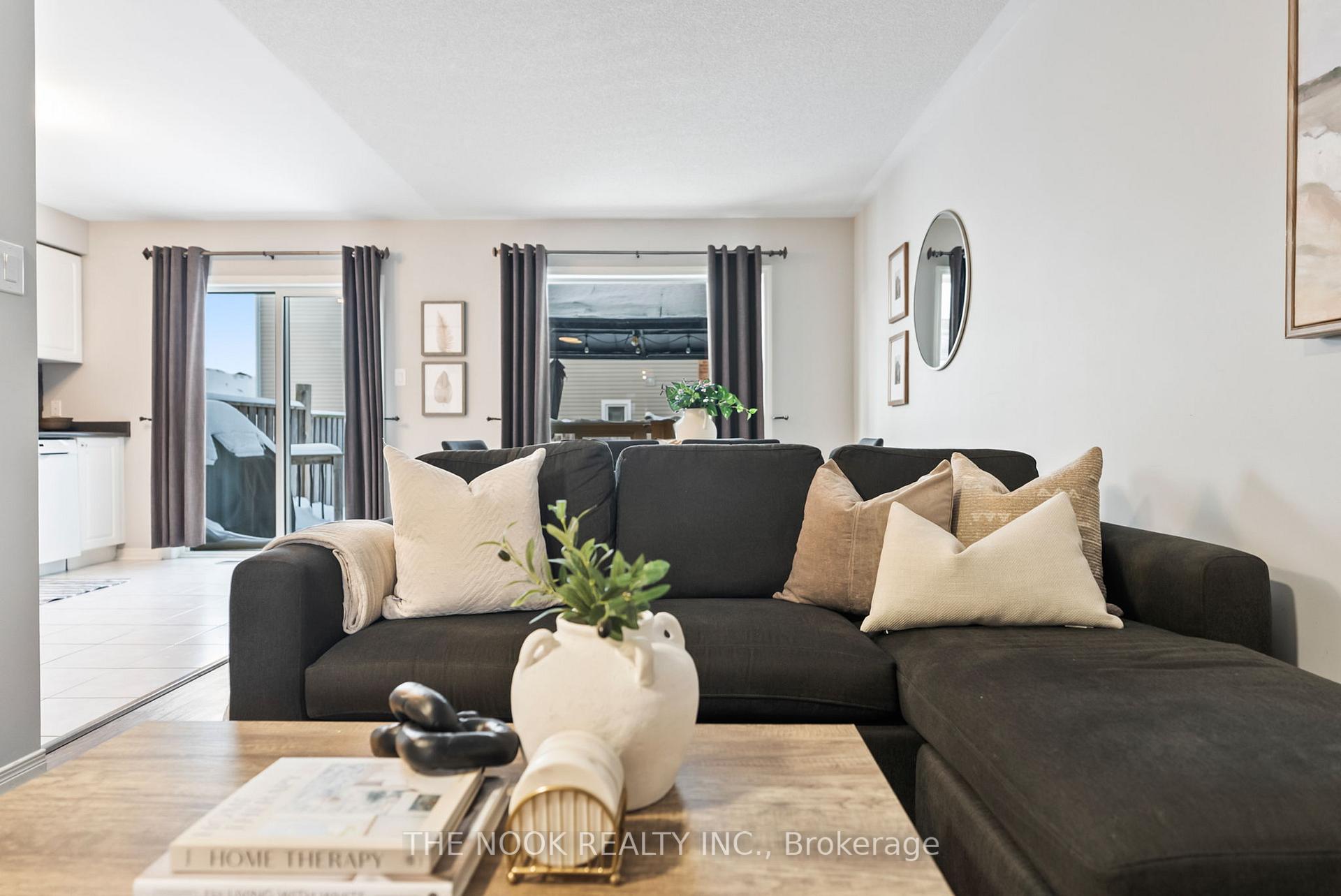 Photo 9 of 1382 Glaspell Crescent, Oshawa, Pinecrest — HOMEH