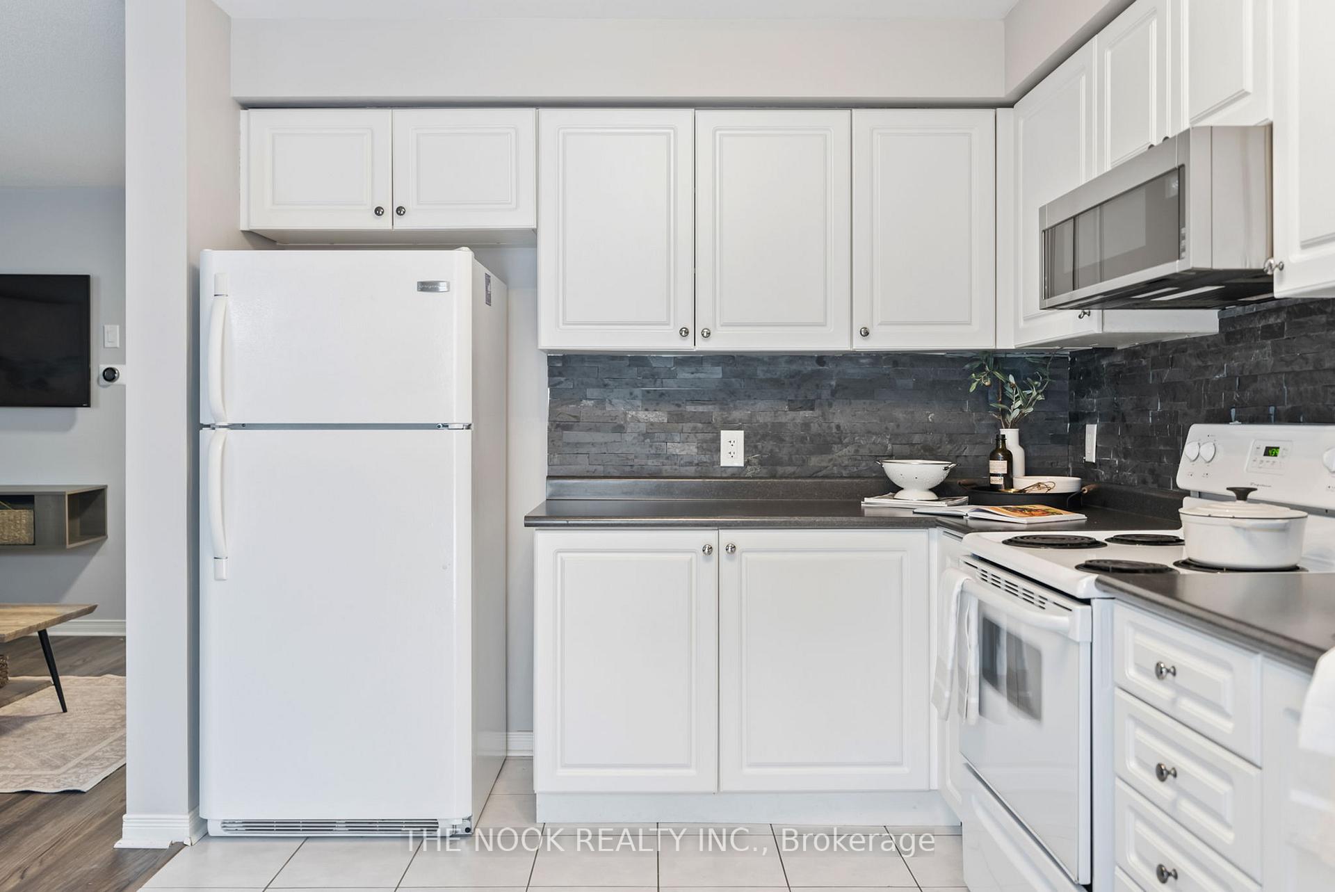 Photo 15 of 1382 Glaspell Crescent, Oshawa, Pinecrest — HOMEH