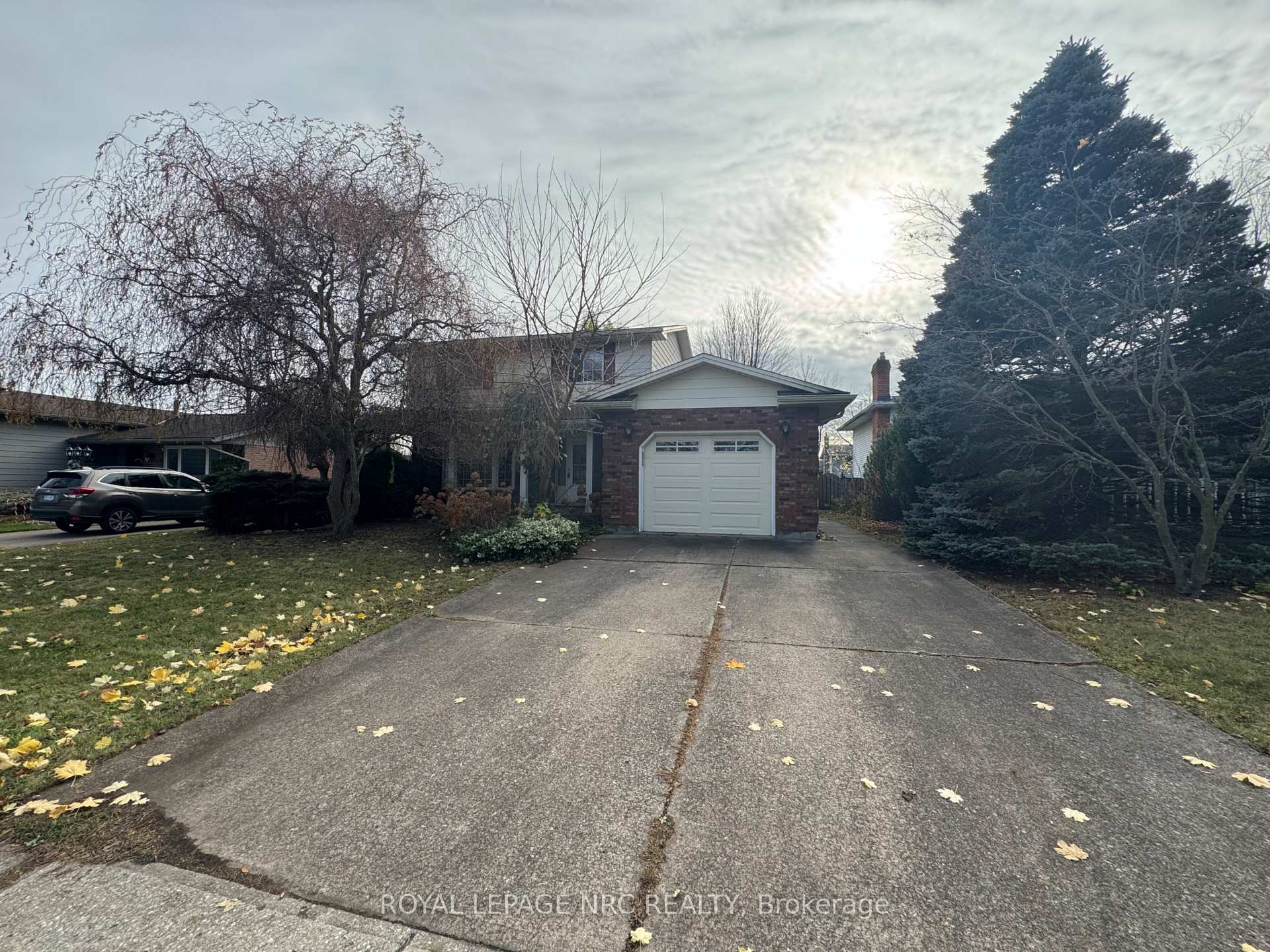 Photo 2 of 35 Page Drive, Welland, N. Welland — HOMEH