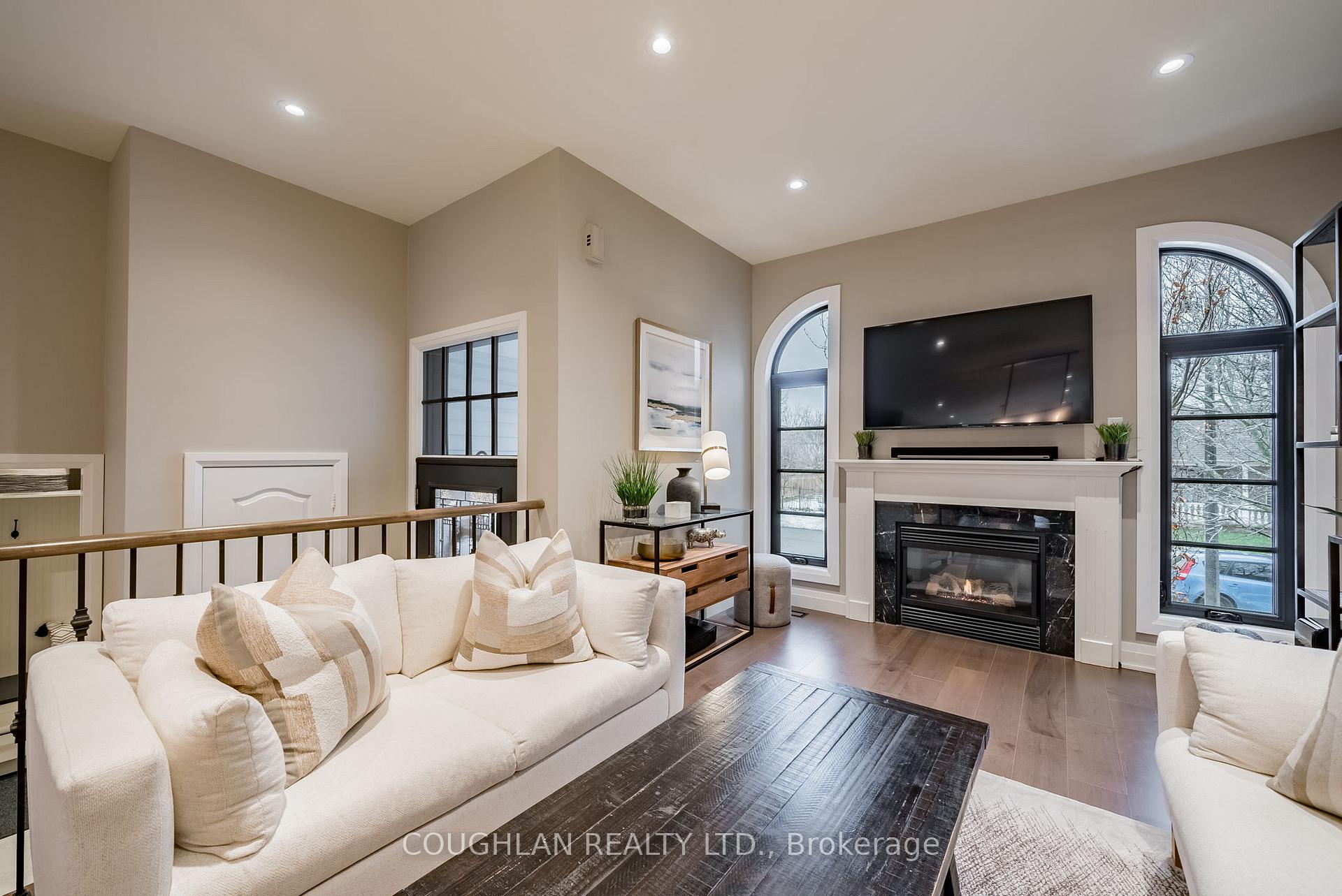 Photo 13 of 8 Claudia Drive, Whitby, Brooklin — HOMEH